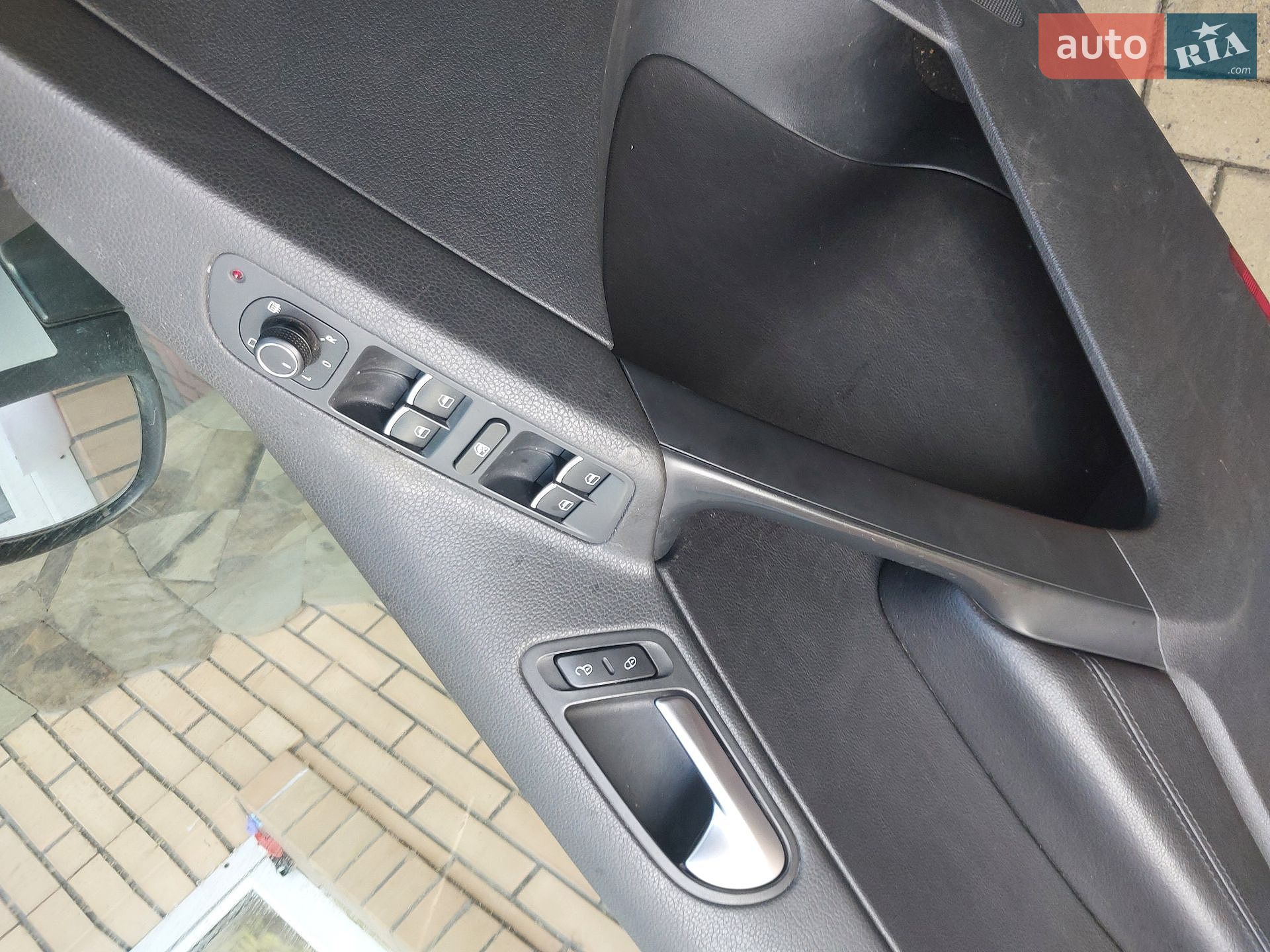 Volkswagen Tiguan 2016 VIN WVGBV7AX7GW594023 фото оголошення 9 з 12