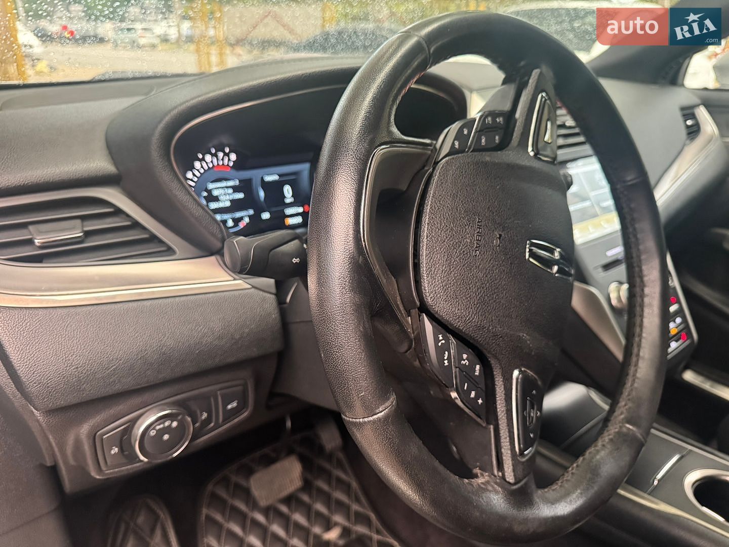 Lincoln MKC 2017 VIN 5LMCJ1D96HUL45460 фото оголошення 19 з 33