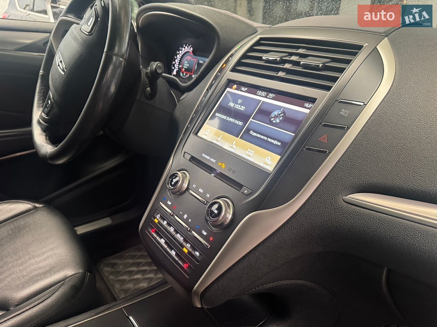 Lincoln MKC 2017 VIN 5LMCJ1D96HUL45460 фото оголошення 20 з 33