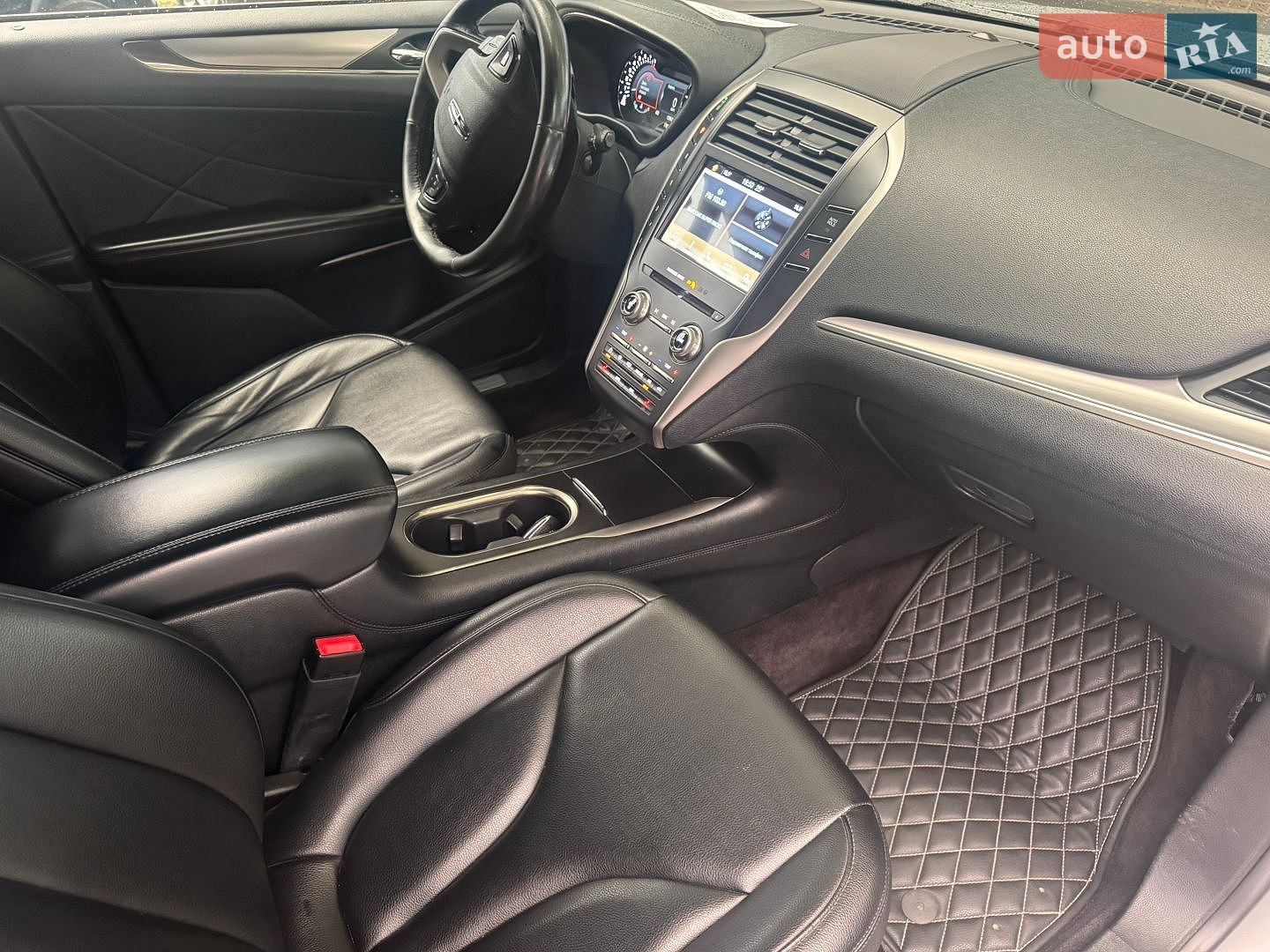Lincoln MKC 2017 VIN 5LMCJ1D96HUL45460 фото оголошення 24 з 33