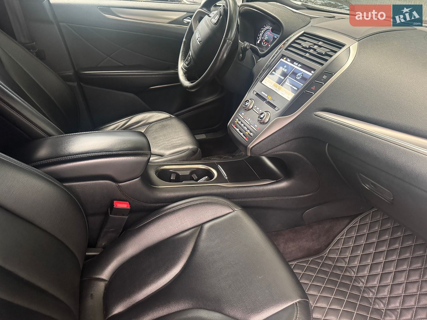 Lincoln MKC 2017 VIN 5LMCJ1D96HUL45460 фото оголошення 25 з 33
