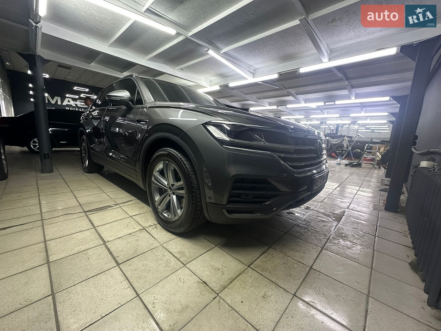 Volkswagen Touareg 2023 VIN WVGZZZCR0PD031890 фото оголошення 2 з 13