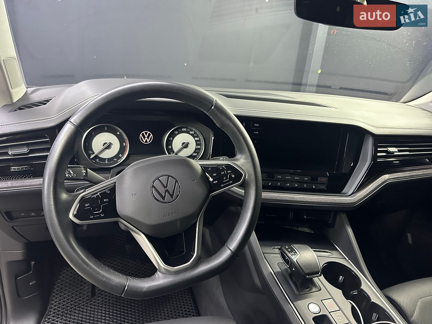 Volkswagen Touareg 2023 VIN WVGZZZCR0PD031890 фото оголошення 6 з 13