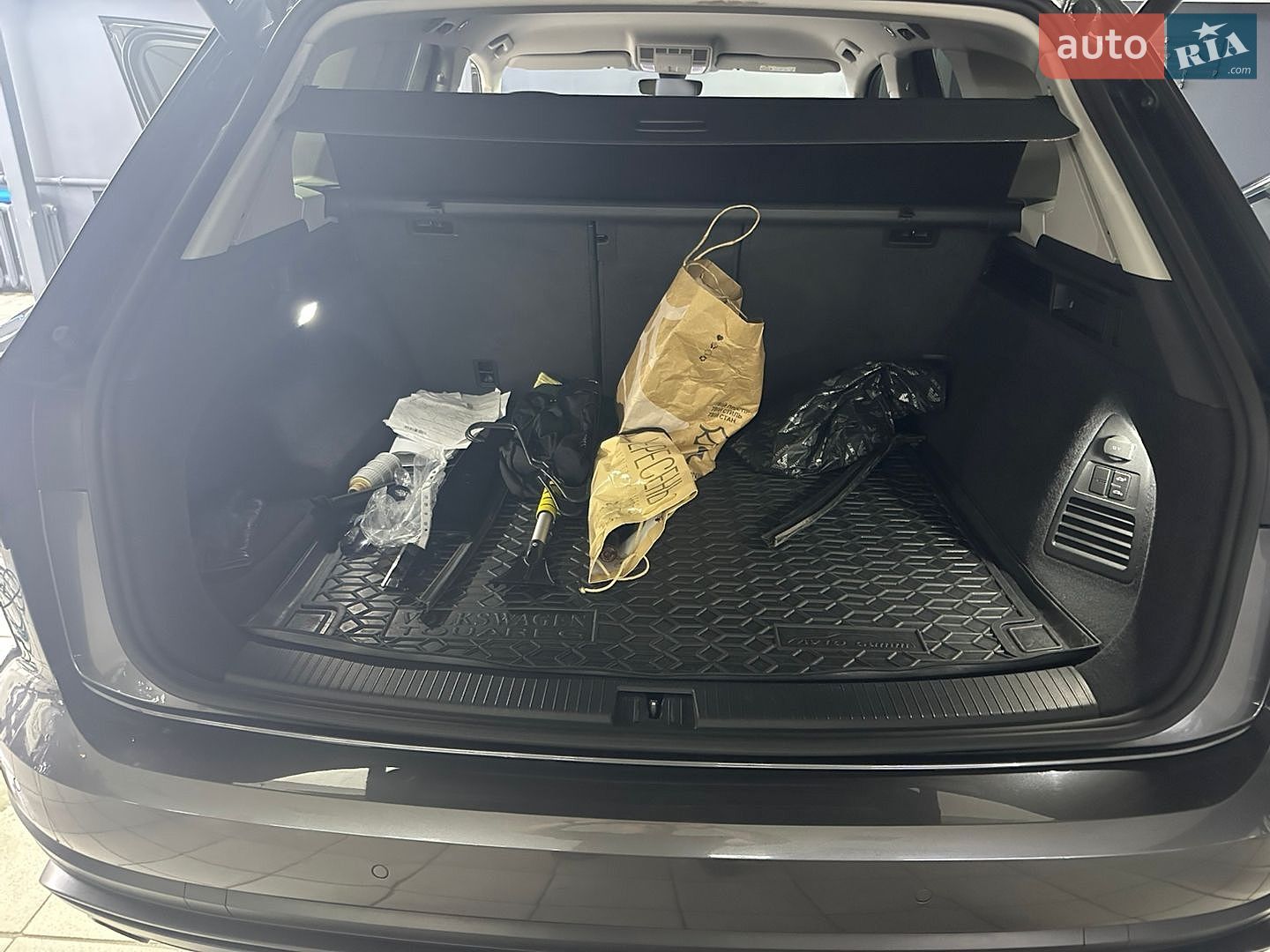 Volkswagen Touareg 2023 VIN WVGZZZCR0PD031890 фото оголошення 8 з 13