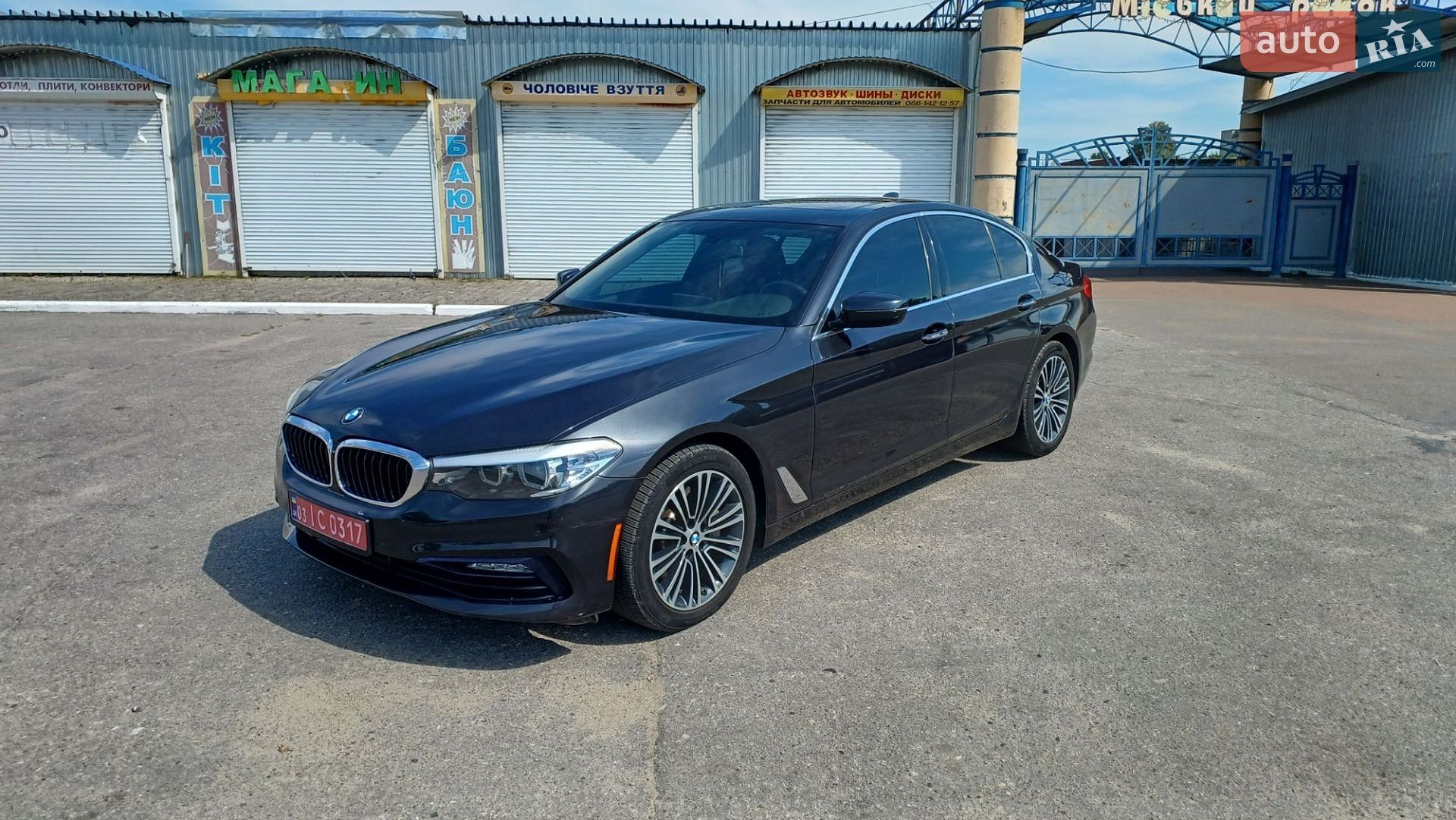 BMW 5 Series 2018 VIN WBAJA5C55JWA36853 фото оголошення 4 з 28