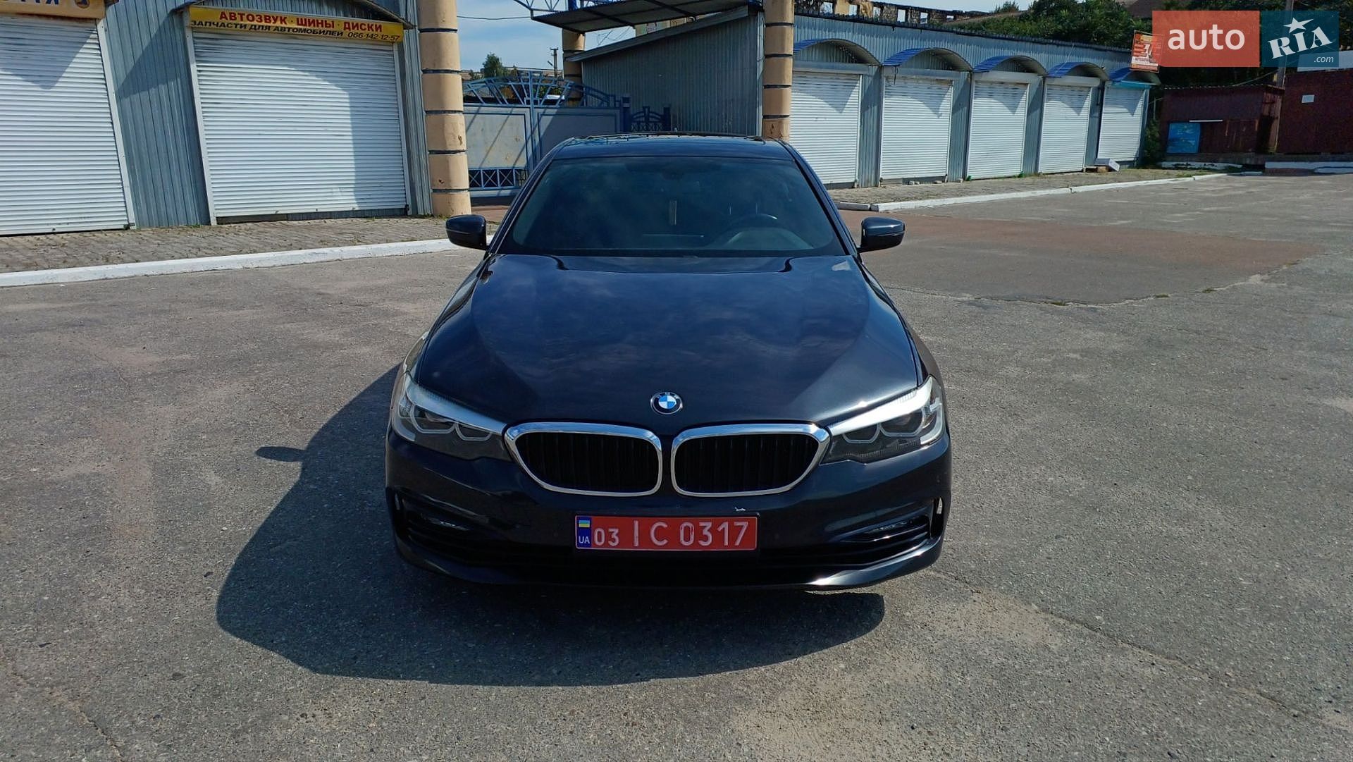 BMW 5 Series 2018 VIN WBAJA5C55JWA36853 фото оголошення 2 з 28
