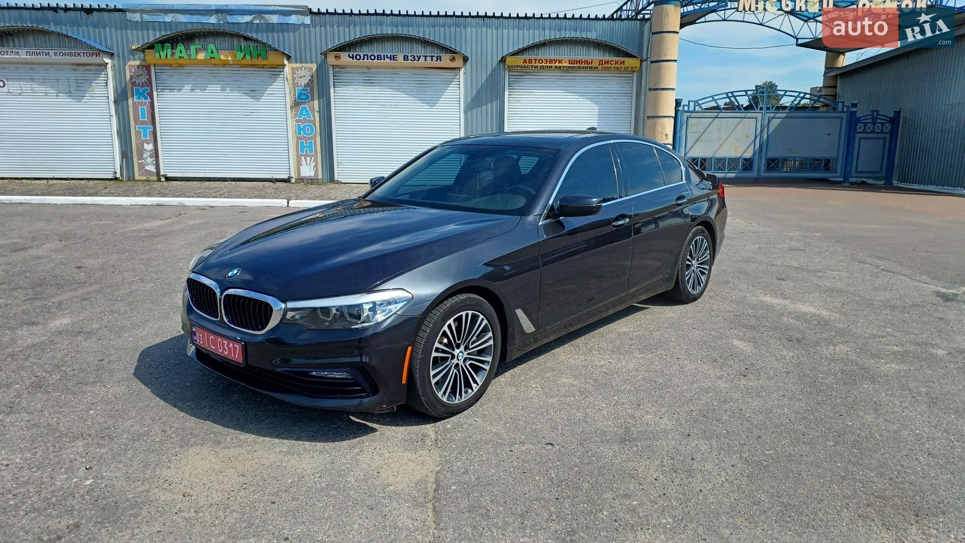 BMW 5 Series 2018 VIN WBAJA5C55JWA36853 фото оголошення 3 з 28