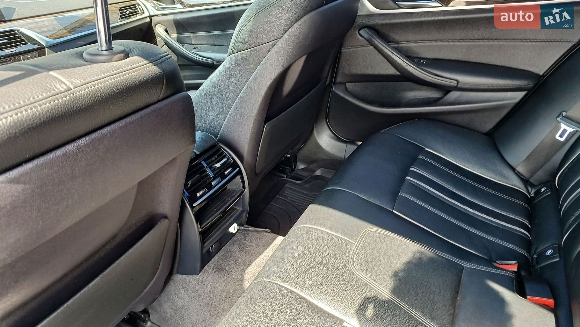 BMW 5 Series 2018 VIN WBAJA5C55JWA36853 фото оголошення 18 з 28
