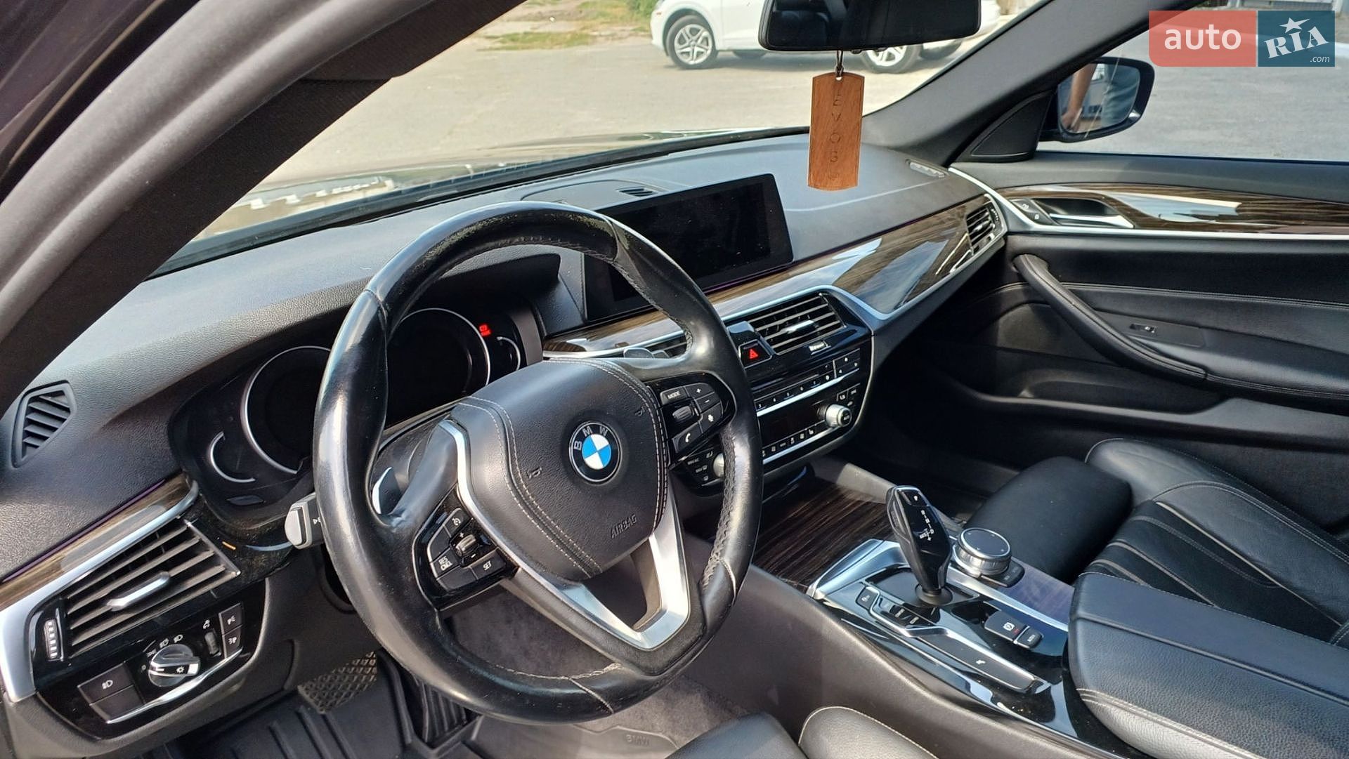BMW 5 Series 2018 VIN WBAJA5C55JWA36853 фото оголошення 16 з 28