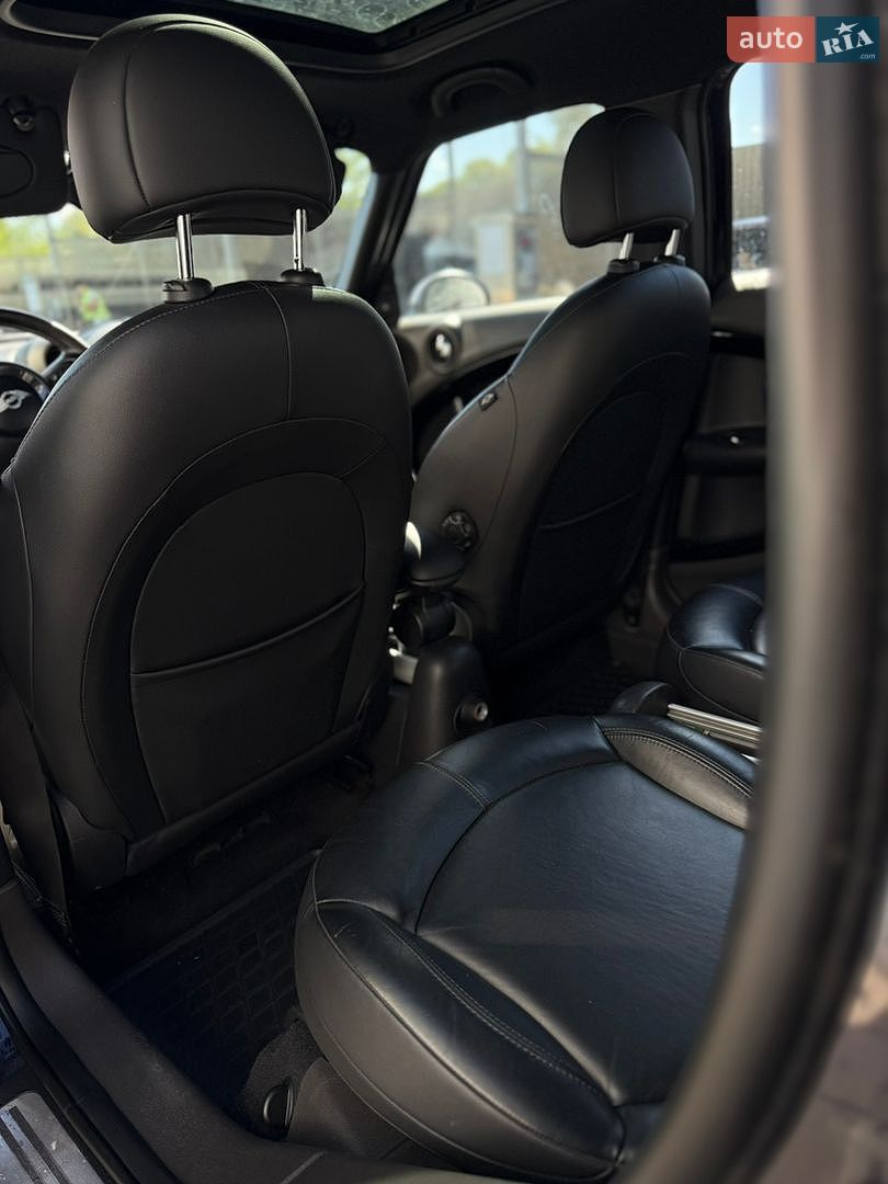 Mini Cooper 2011 VIN WMWZC5C54BWM10316 фото оголошення 30 з 33