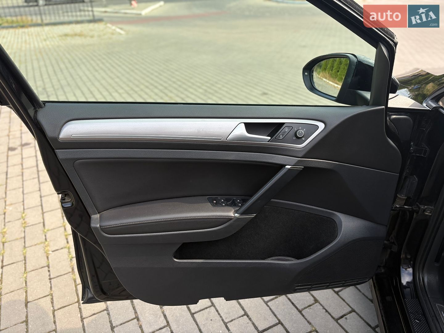 Volkswagen e-Golf 2015 VIN WVWZZZAUZFW911632 фото оголошення 13 з 28