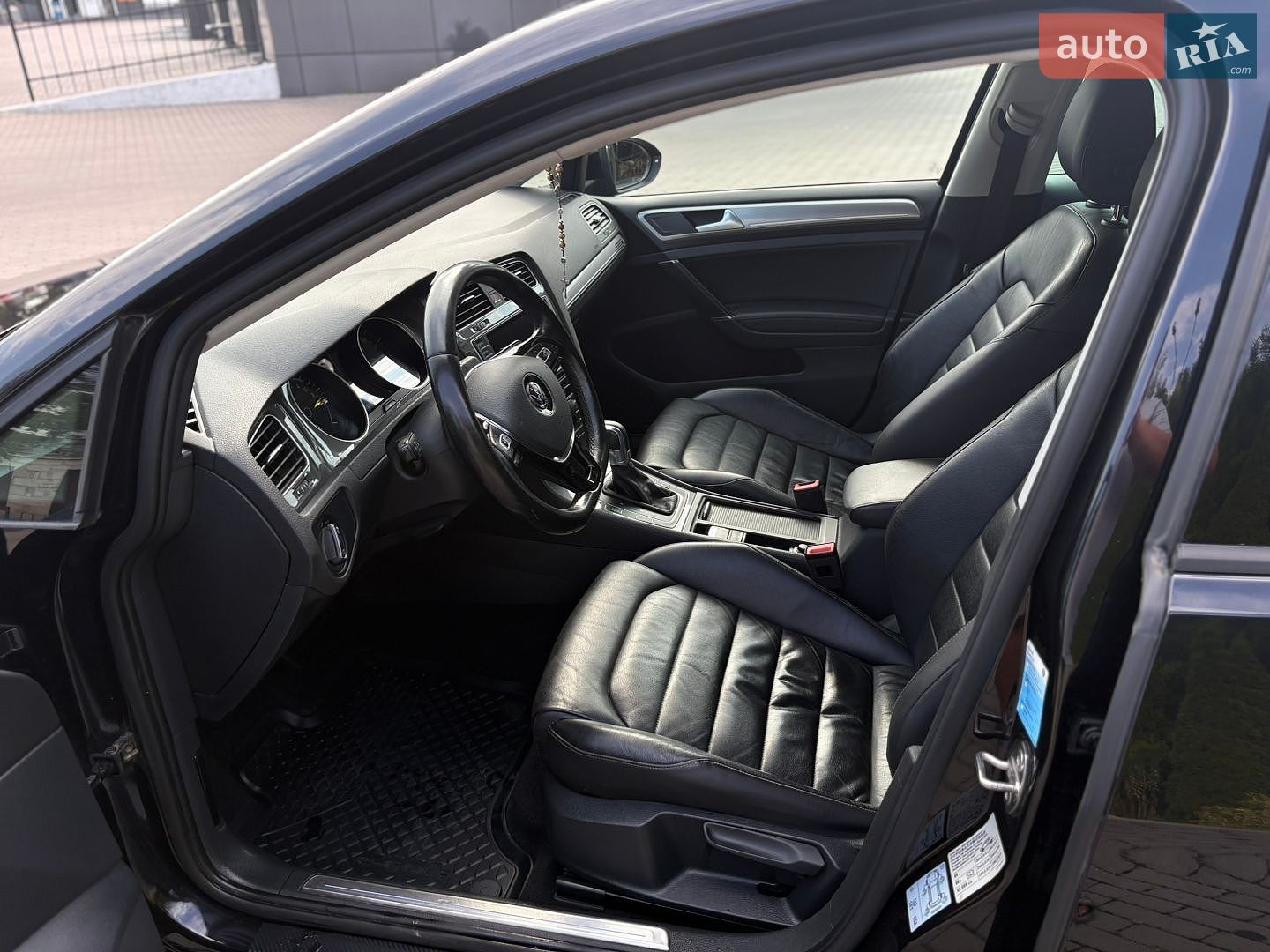 Volkswagen e-Golf 2015 VIN WVWZZZAUZFW911632 фото оголошення 12 з 28