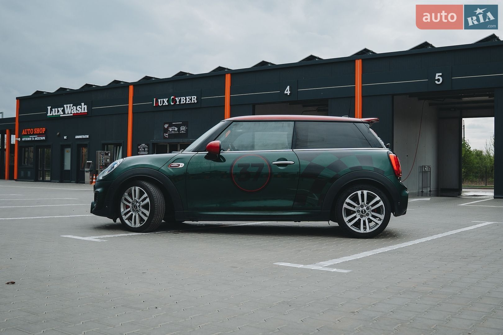 Mini Hatch 2017 VIN WMWXM910802F98557 фото оголошення 2 з 31