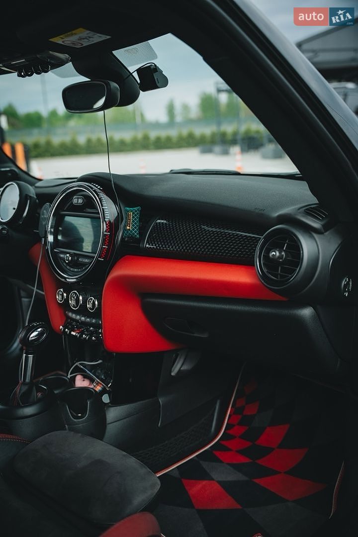Mini Hatch 2017 VIN WMWXM910802F98557 фото оголошення 21 з 31