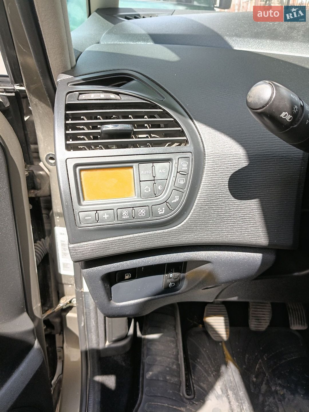 Citroen C4 Picasso 2011 VIN VF7UA9HR8BJ741401 фото оголошення 13 з 24