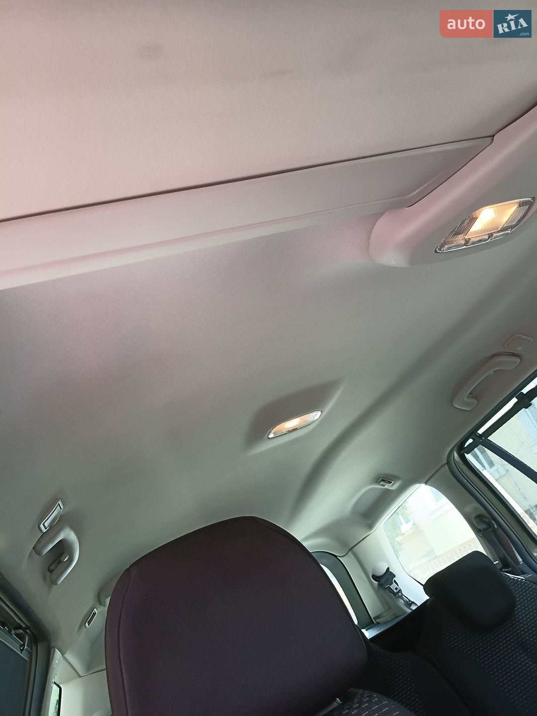 Citroen C4 Picasso 2011 VIN VF7UA9HR8BJ741401 фото оголошення 17 з 24