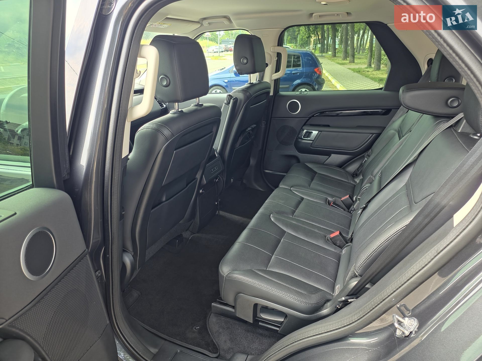 Land Rover Discovery 2019 VIN SALRA2BKXK2414689 фото оголошення 16 з 25