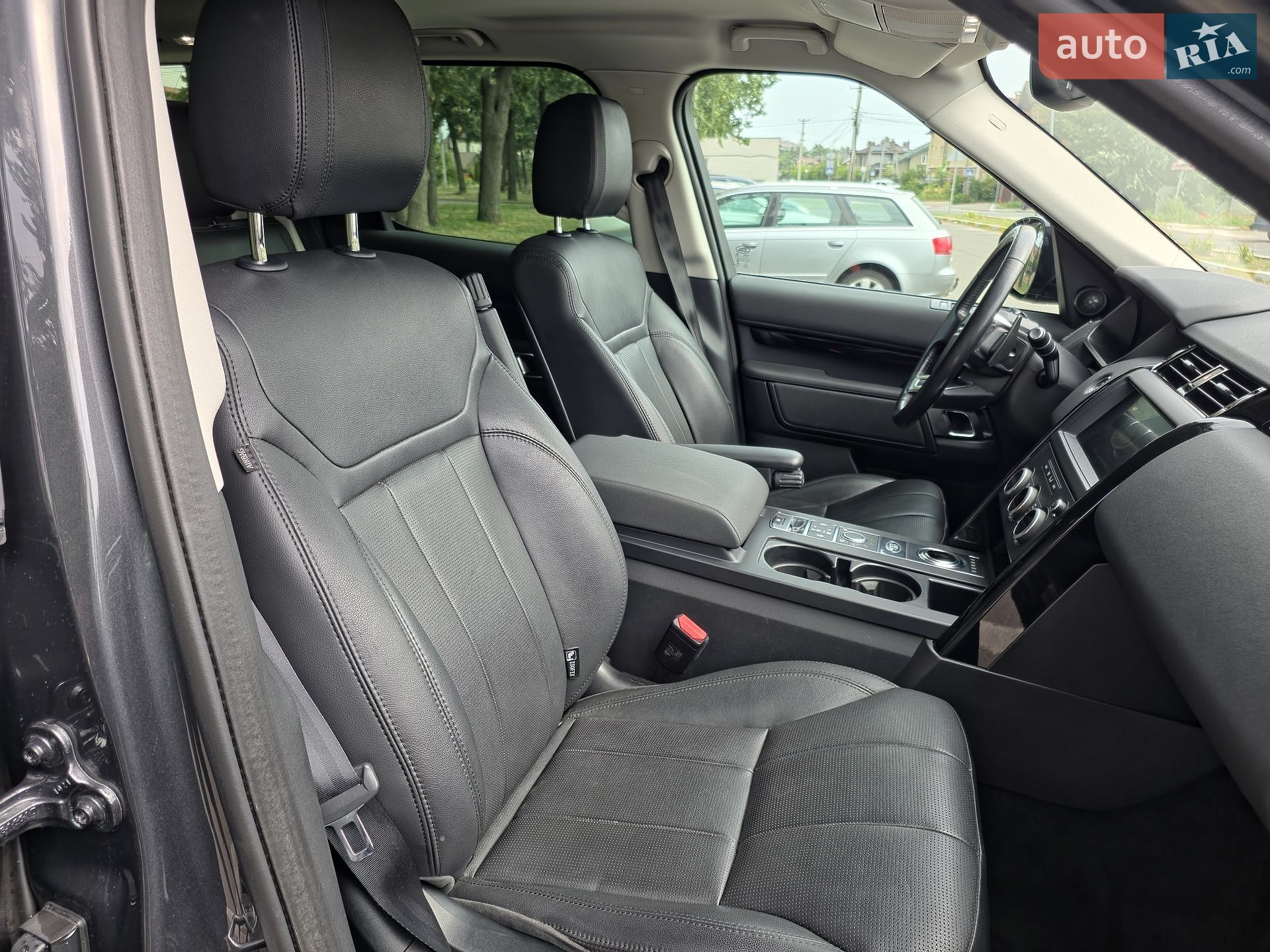 Land Rover Discovery 2019 VIN SALRA2BKXK2414689 фото оголошення 19 з 25