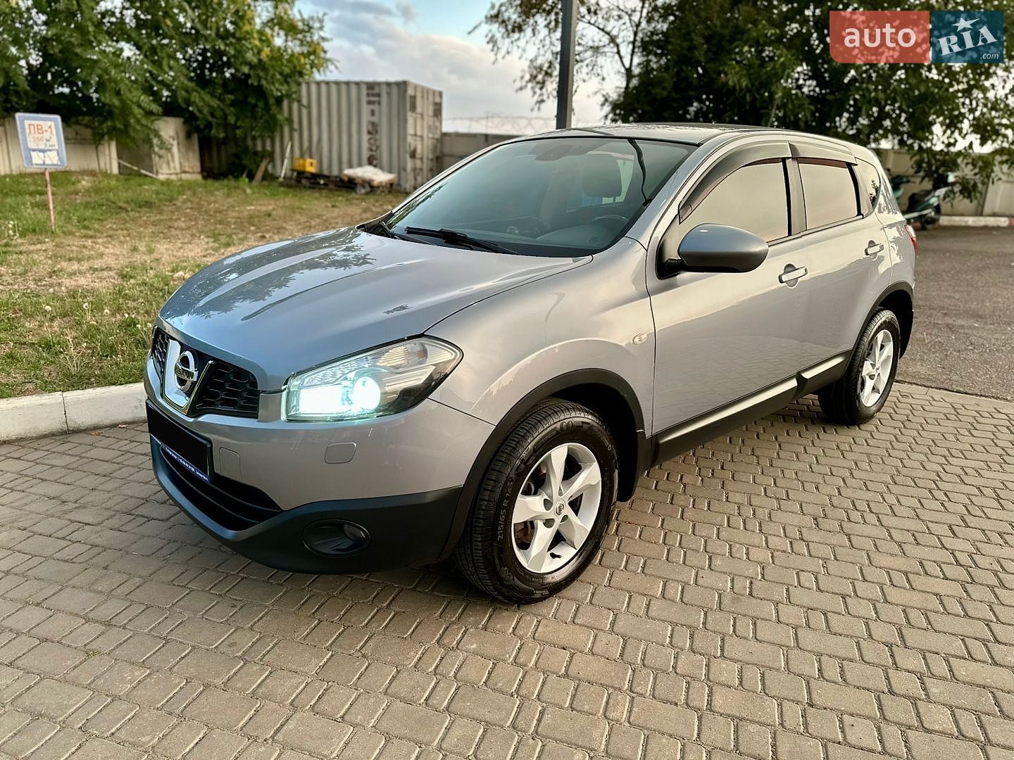 Nissan Qashqai 2012 VIN SJNFBNJ10U2571338 фото оголошення 2 з 29