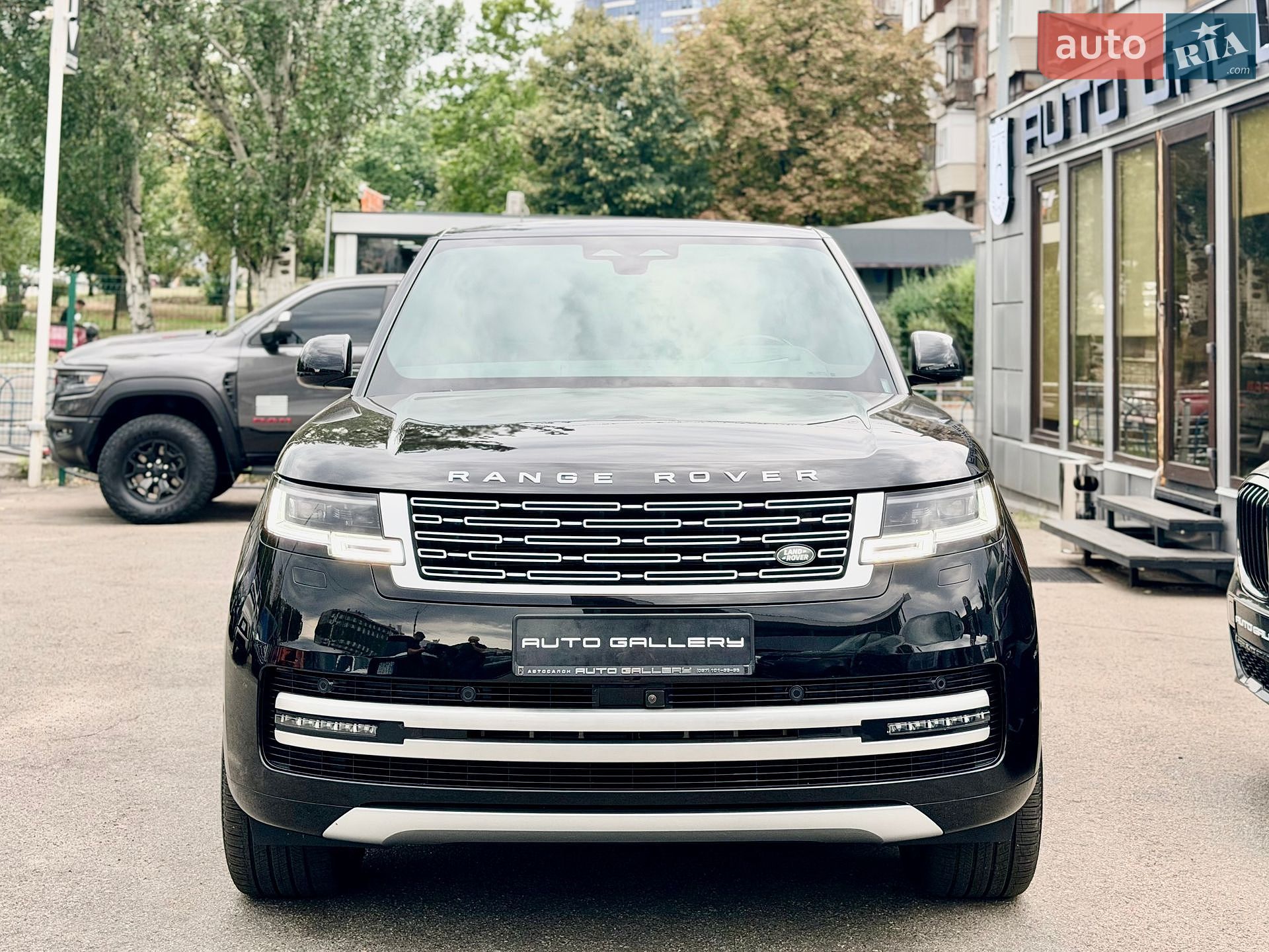 Land Rover Range Rover 2025 VIN SALKABBW6SA324871 фото оголошення 2 з 51