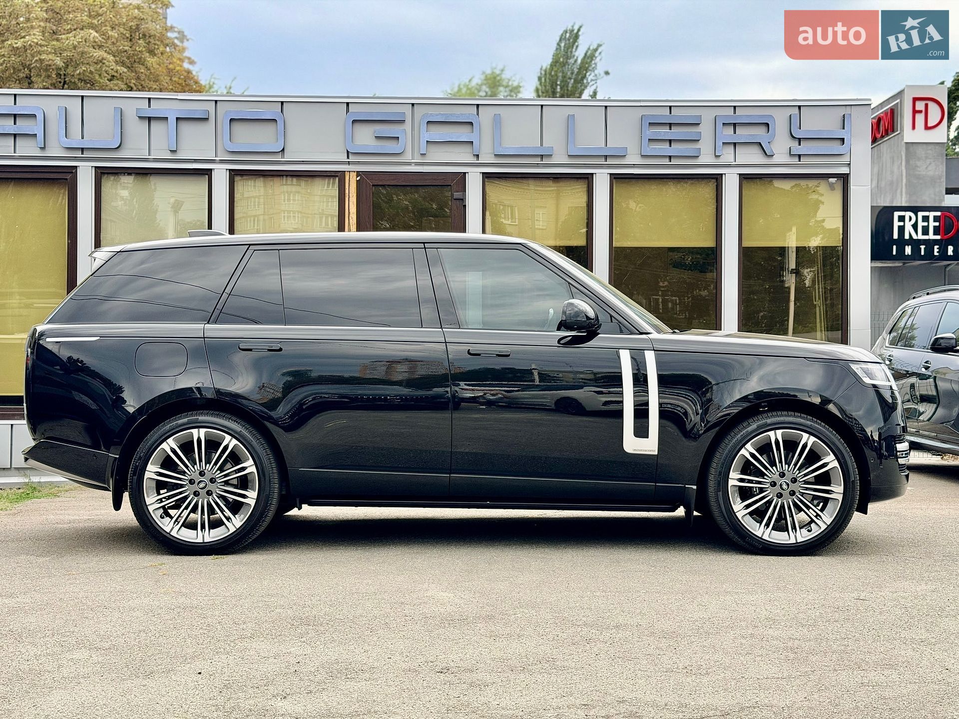 Land Rover Range Rover 2025 VIN SALKABBW6SA324871 фото оголошення 13 з 51
