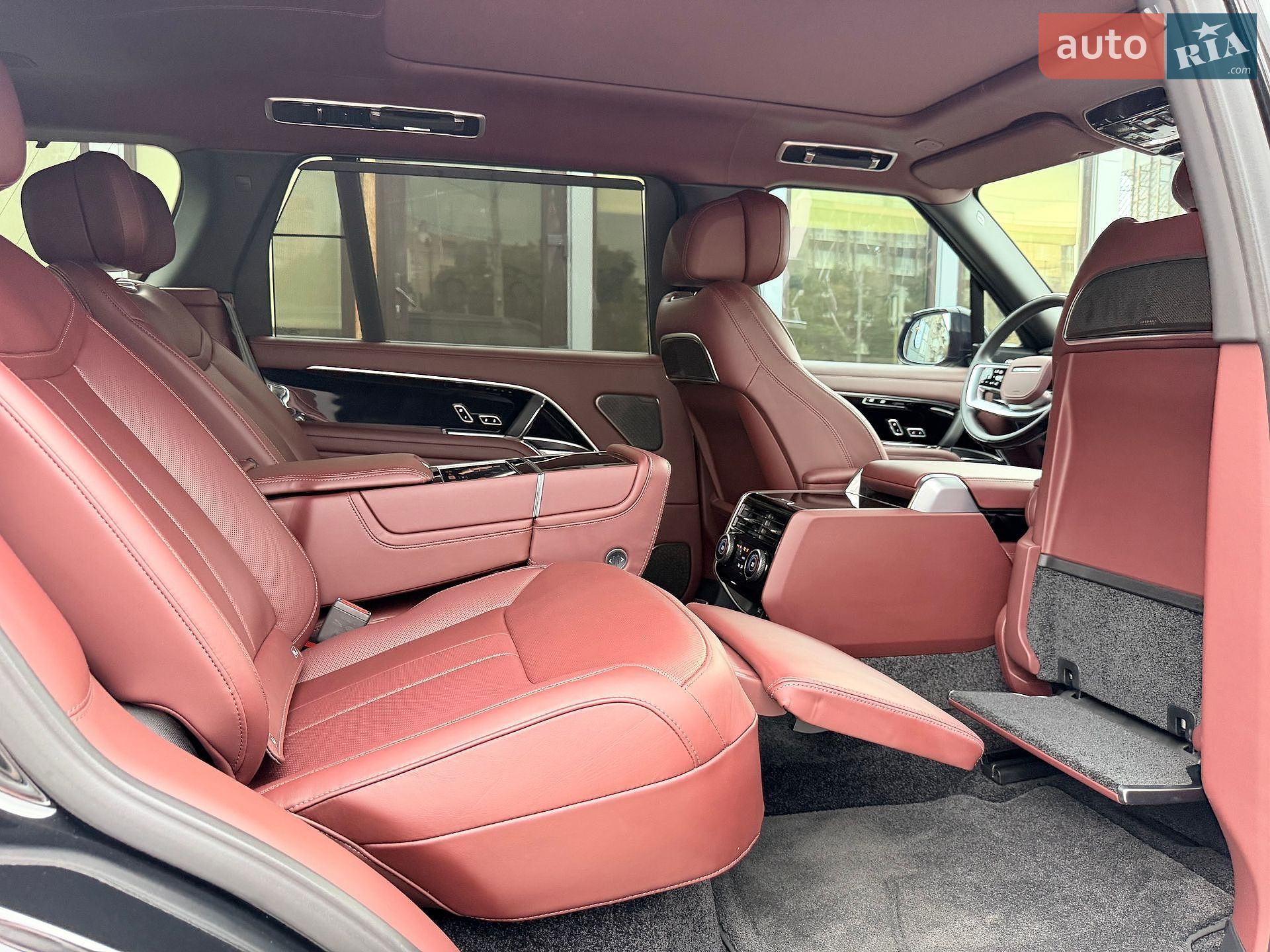 Land Rover Range Rover 2025 VIN SALKABBW6SA324871 фото оголошення 28 з 51
