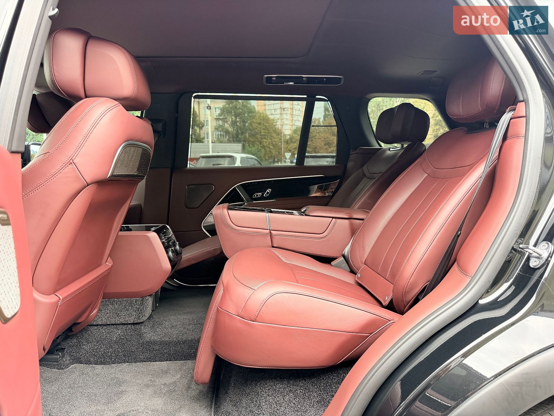 Land Rover Range Rover 2025 VIN SALKABBW6SA324871 фото оголошення 32 з 51