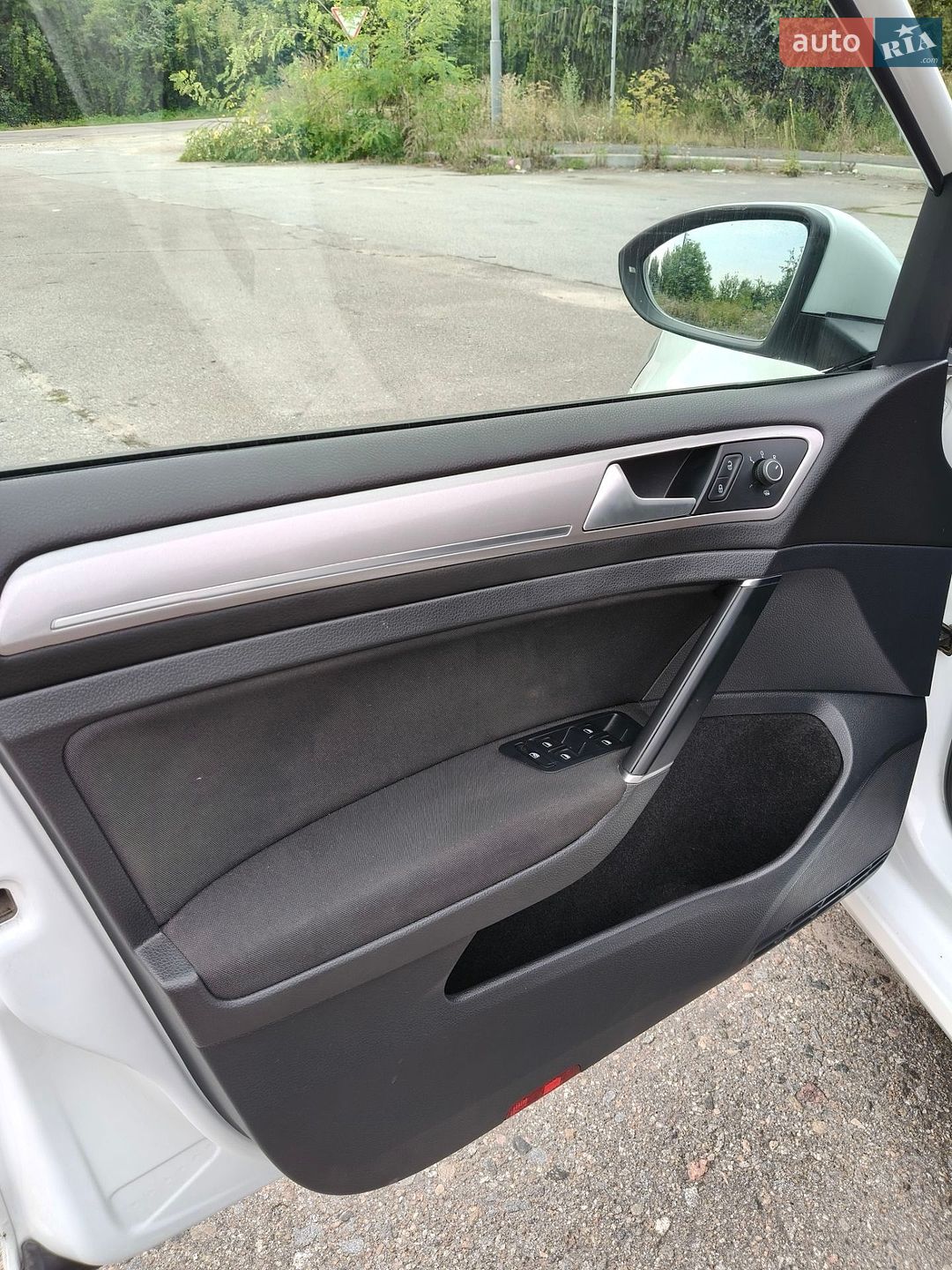 Volkswagen e-Golf 2014 VIN WVWZZZAUZFW902629 фото оголошення 32 з 44
