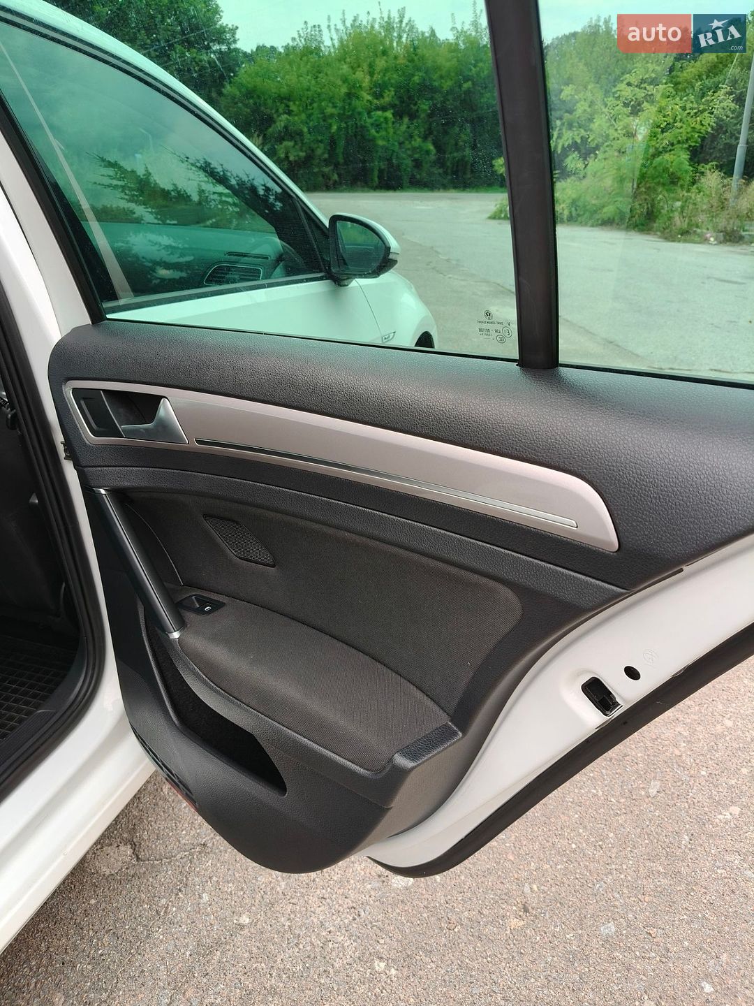 Volkswagen e-Golf 2014 VIN WVWZZZAUZFW902629 фото оголошення 41 з 44