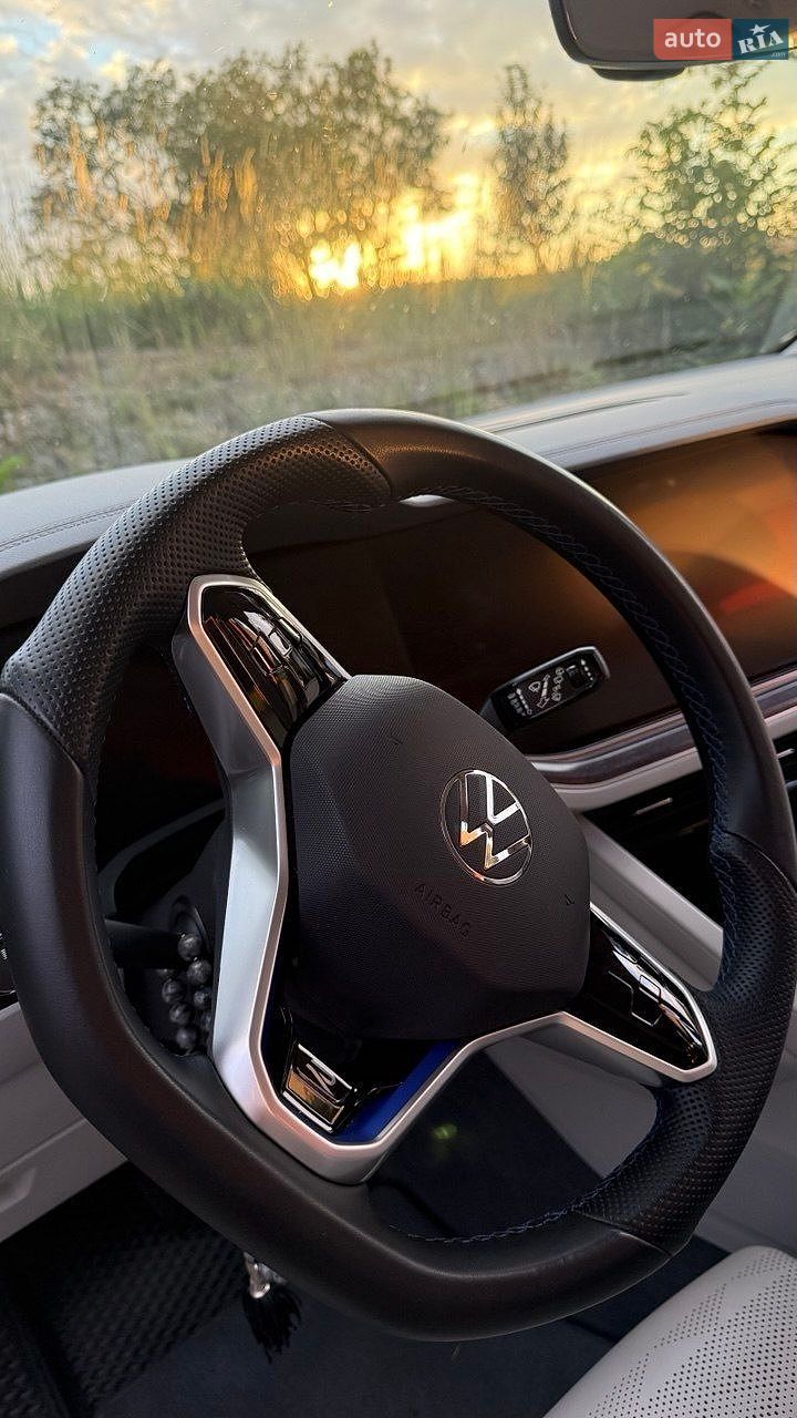 Volkswagen Touareg 2018 VIN WVGZZZCRZKD009185 фото оголошення 8 з 15