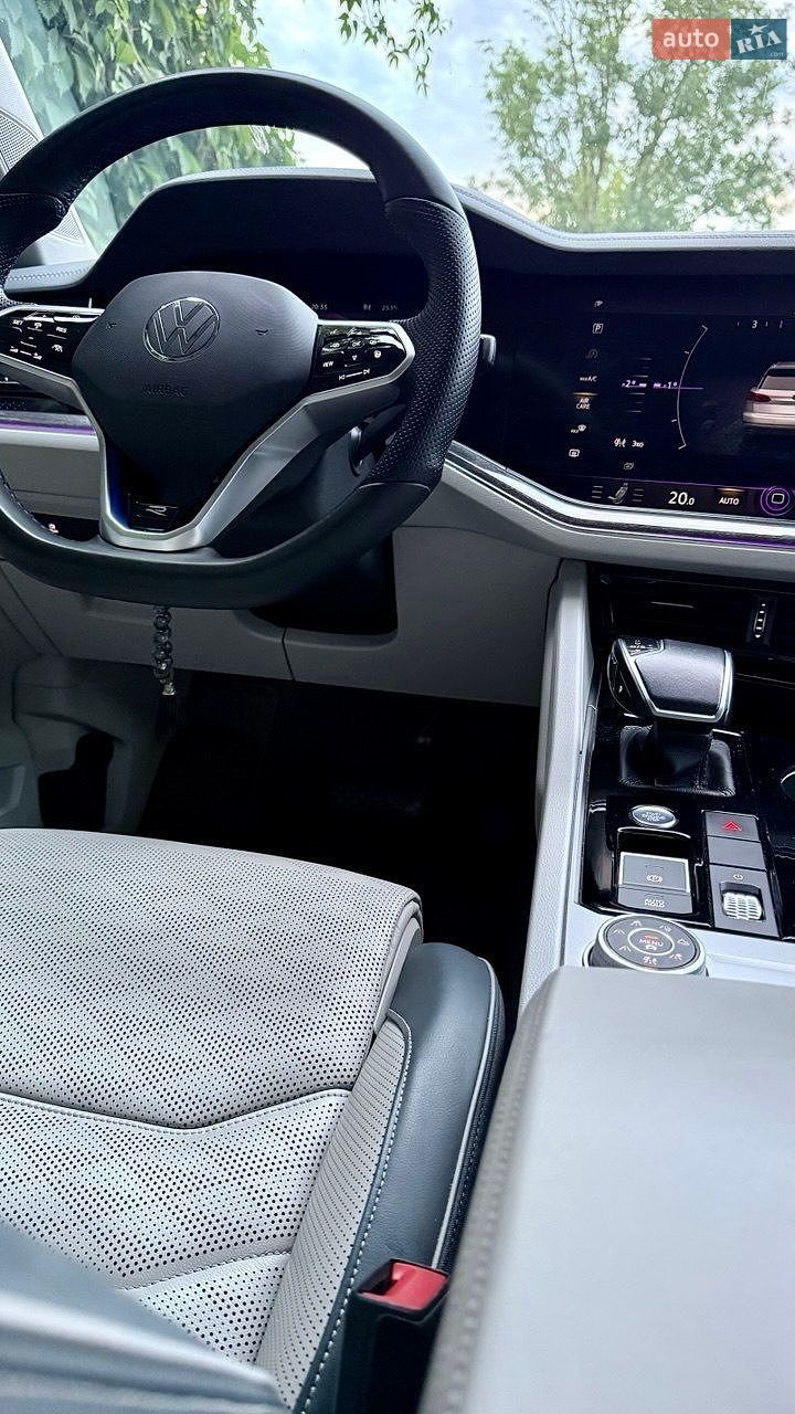 Volkswagen Touareg 2018 VIN WVGZZZCRZKD009185 фото оголошення 4 з 15