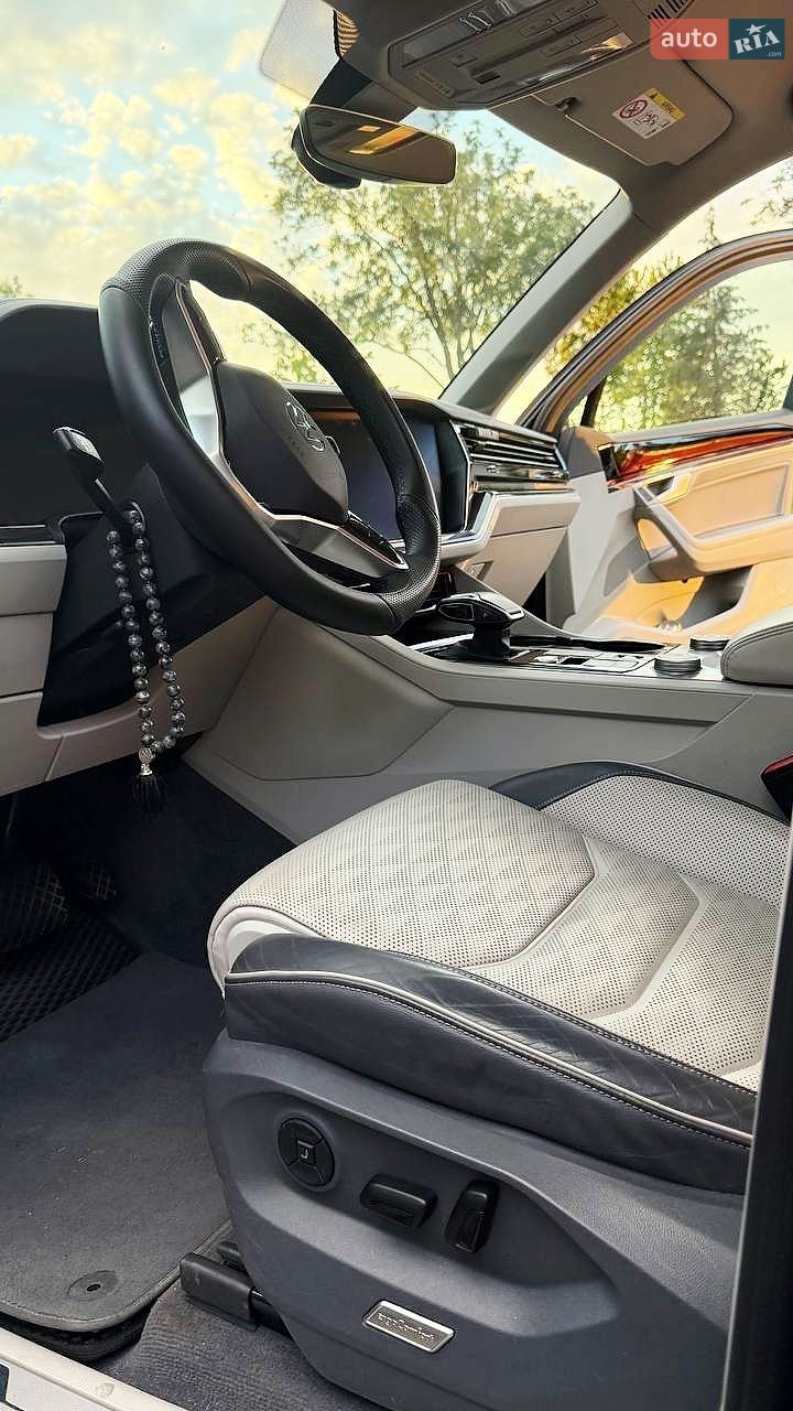 Volkswagen Touareg 2018 VIN WVGZZZCRZKD009185 фото оголошення 13 з 15