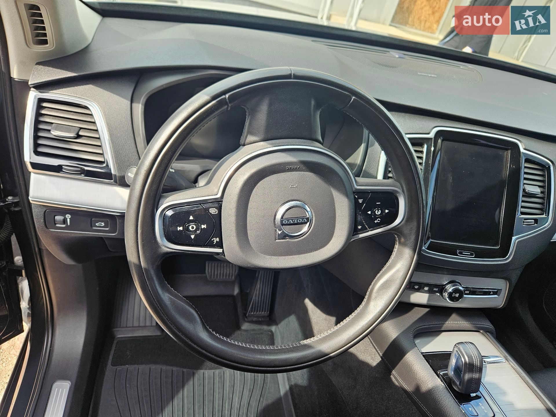 Volvo XC90 2019 VIN YV1LCK2UCL1589095 фото оголошення 16 з 30