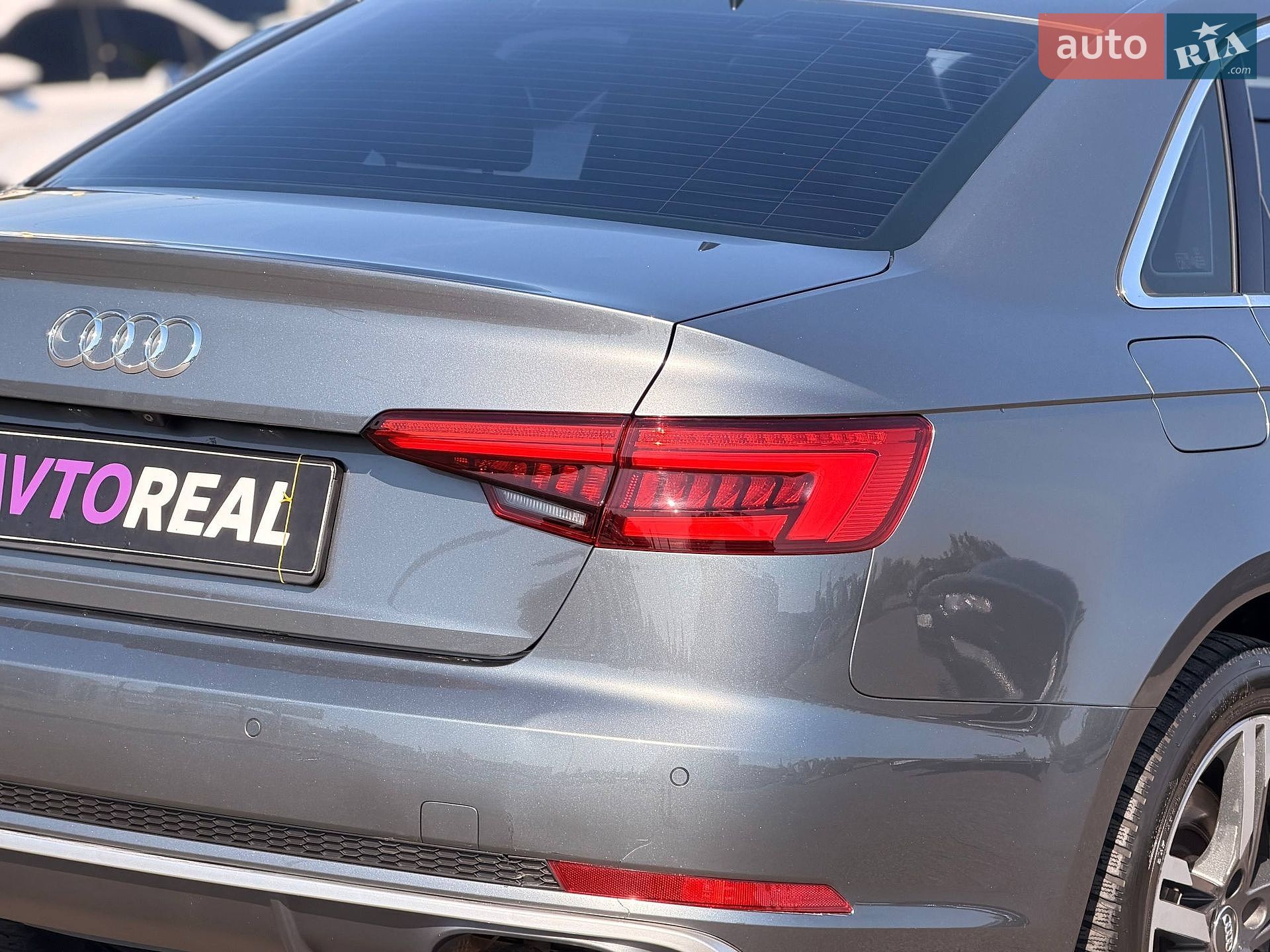Audi A4 2016 VIN WAULNAF45HN011425 фото оголошення 28 з 96