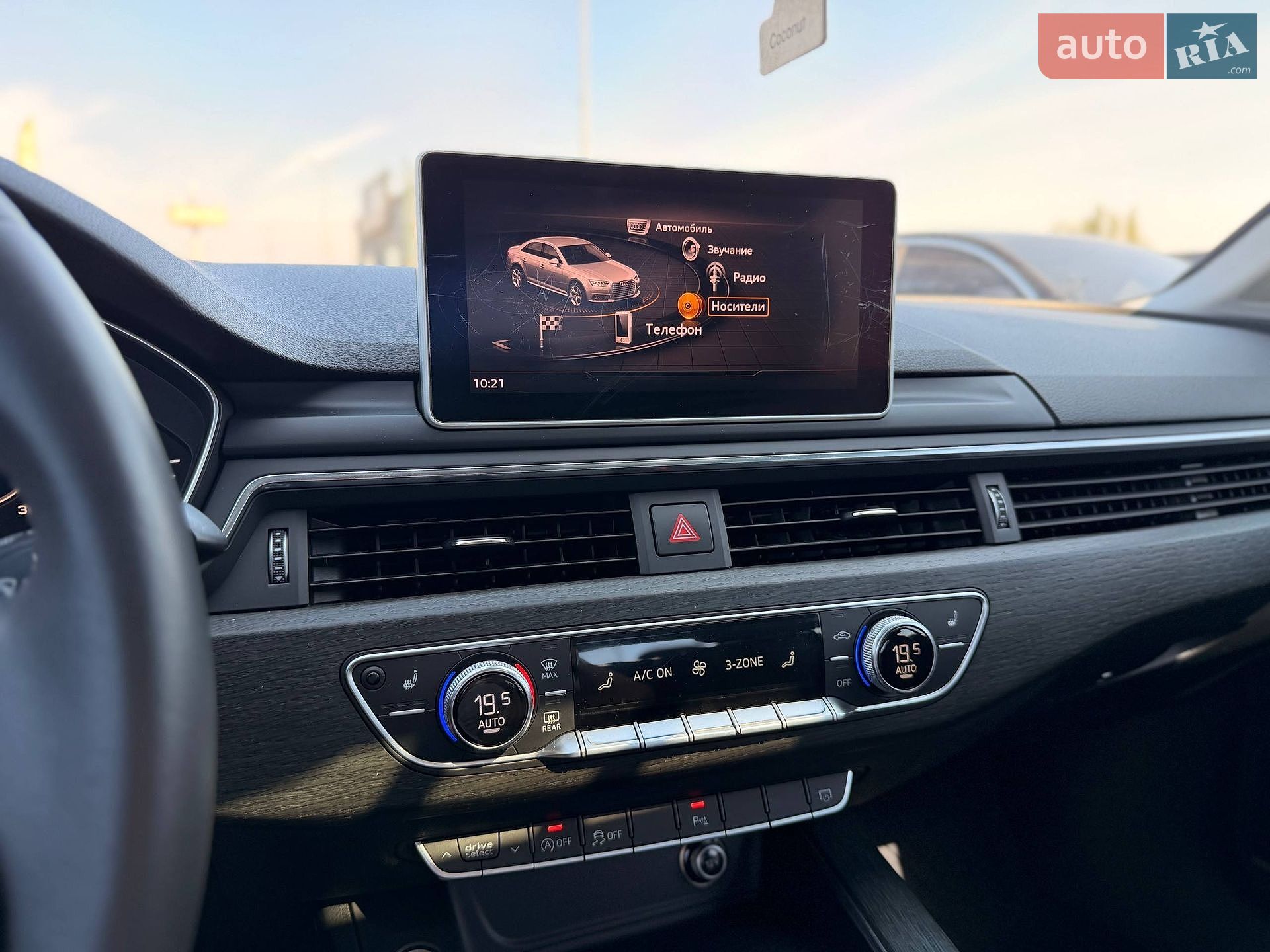 Audi A4 2016 VIN WAULNAF45HN011425 фото оголошення 74 з 96