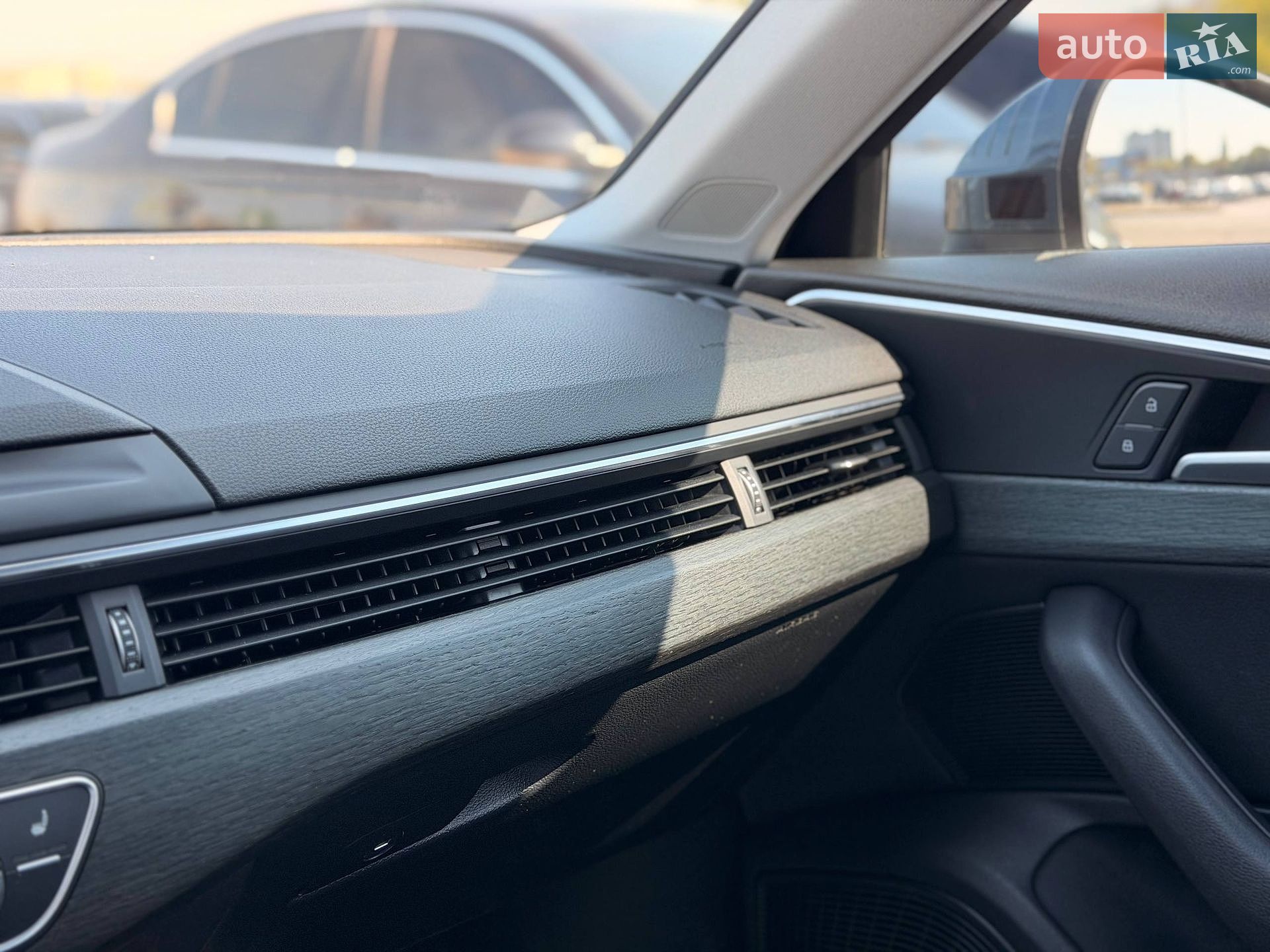 Audi A4 2016 VIN WAULNAF45HN011425 фото оголошення 93 з 96