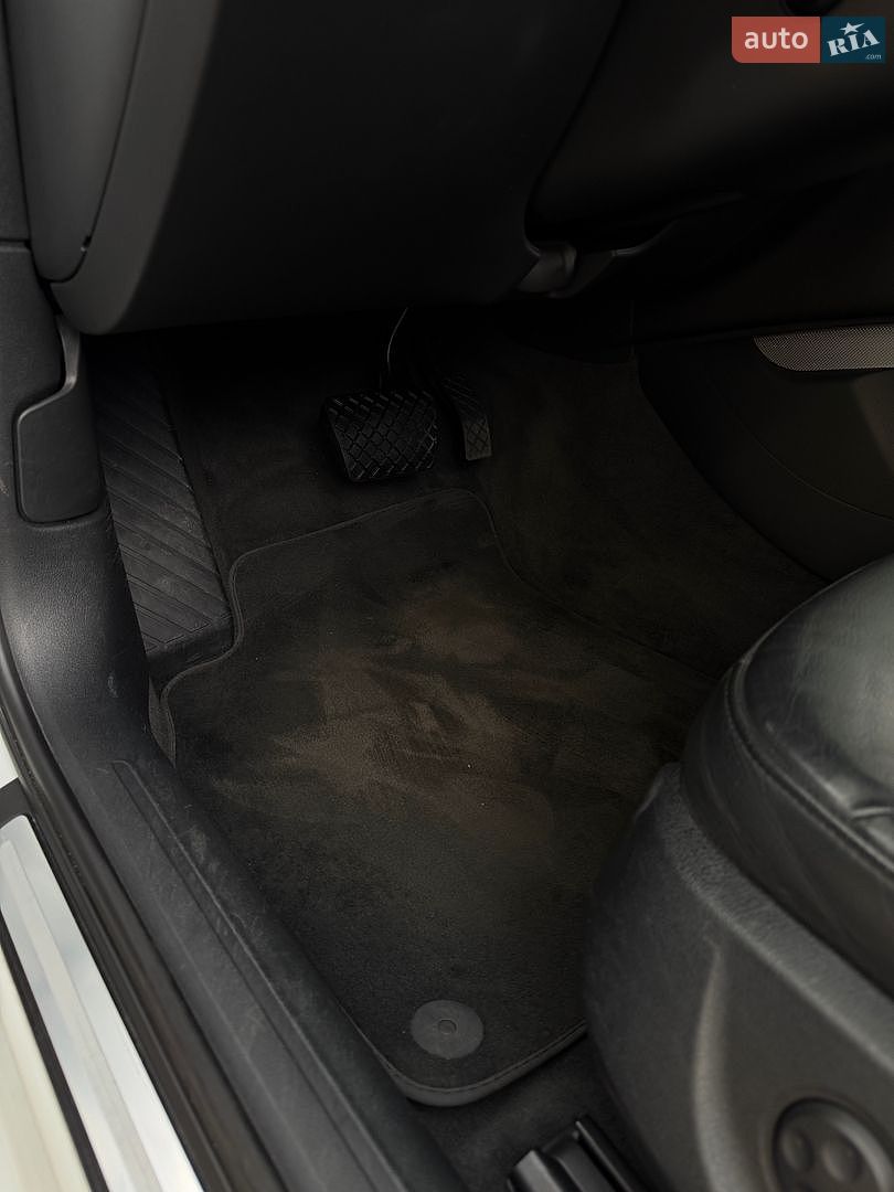 Audi A4 2015 VIN WAUFFAFL1GN001118 фото оголошення 8 з 13