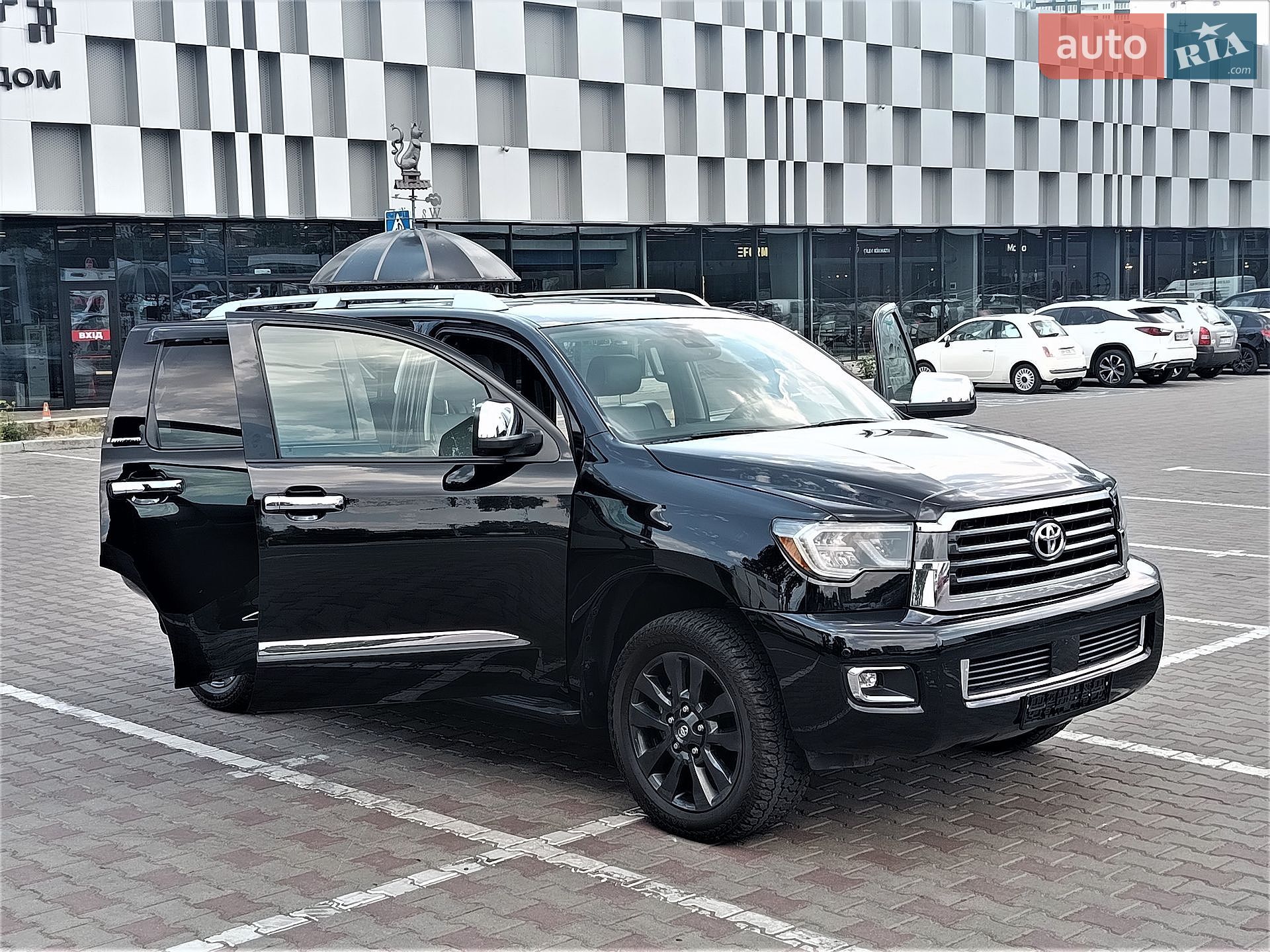 Toyota Sequoia 2018 VIN 5TDJY5G13KS167560 фото оголошення 4 з 57