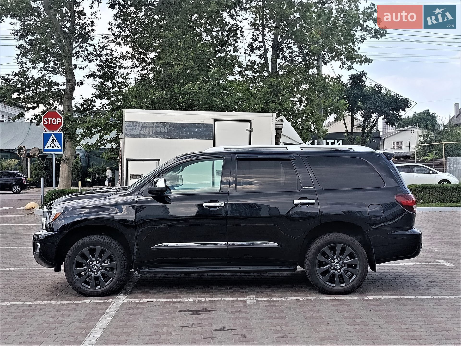 Toyota Sequoia 2018 VIN 5TDJY5G13KS167560 фото оголошення 10 з 57