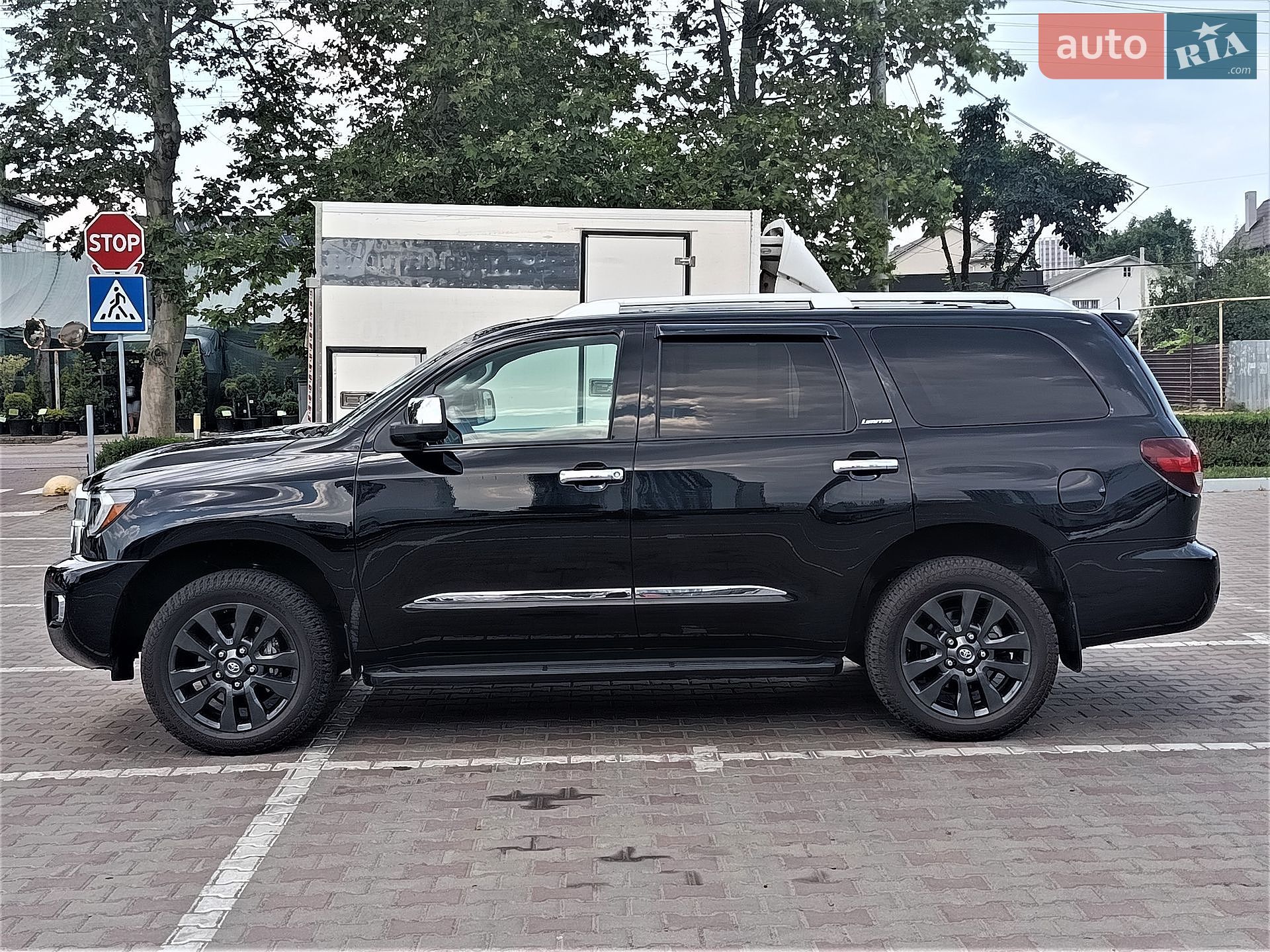 Toyota Sequoia 2018 VIN 5TDJY5G13KS167560 фото оголошення 11 з 57