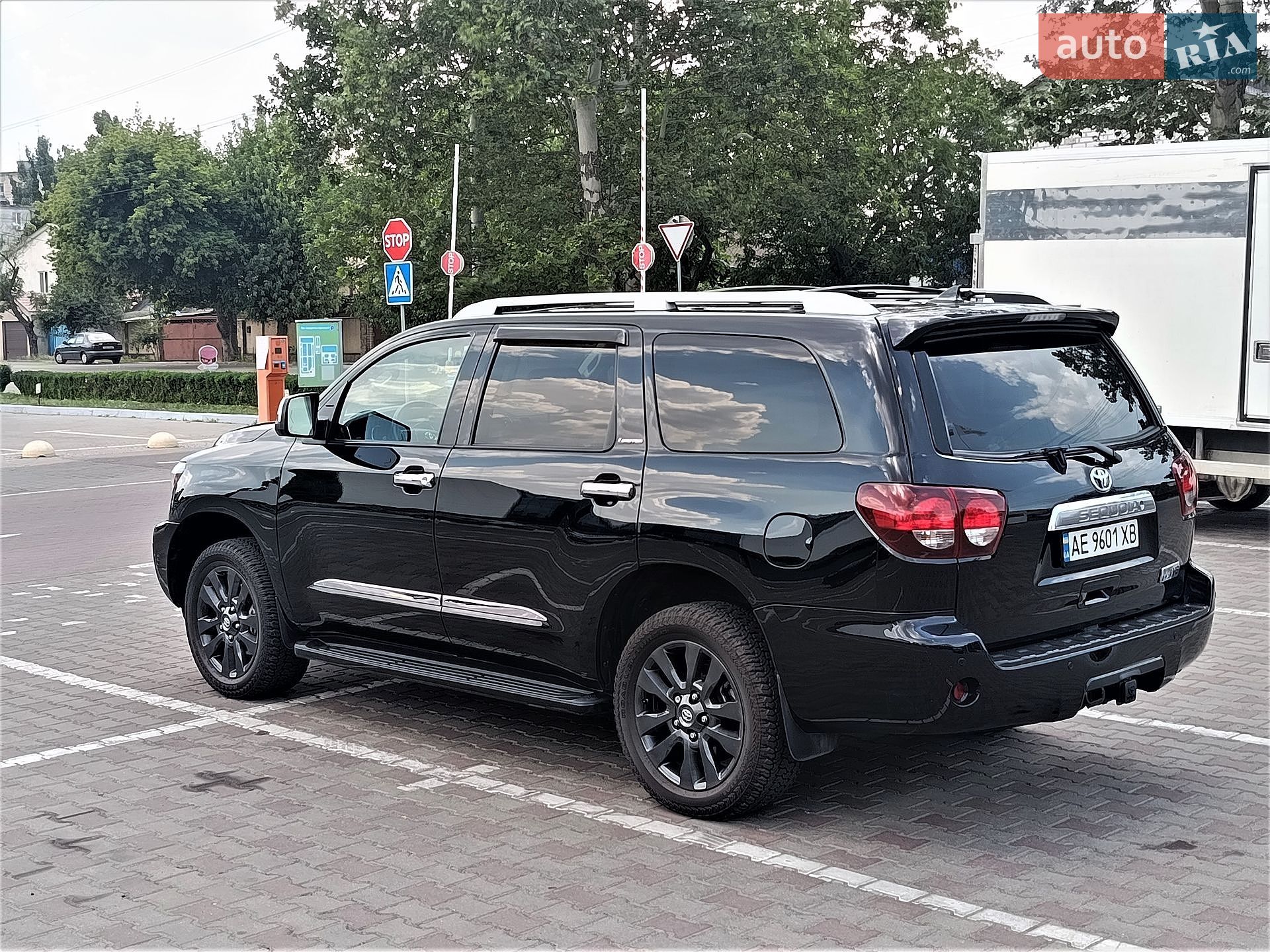 Toyota Sequoia 2018 VIN 5TDJY5G13KS167560 фото оголошення 12 з 57