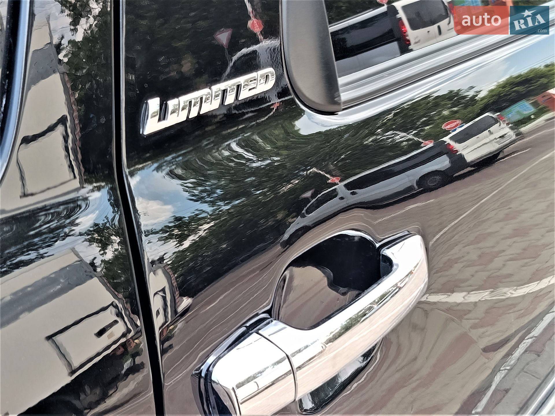 Toyota Sequoia 2018 VIN 5TDJY5G13KS167560 фото оголошення 17 з 57