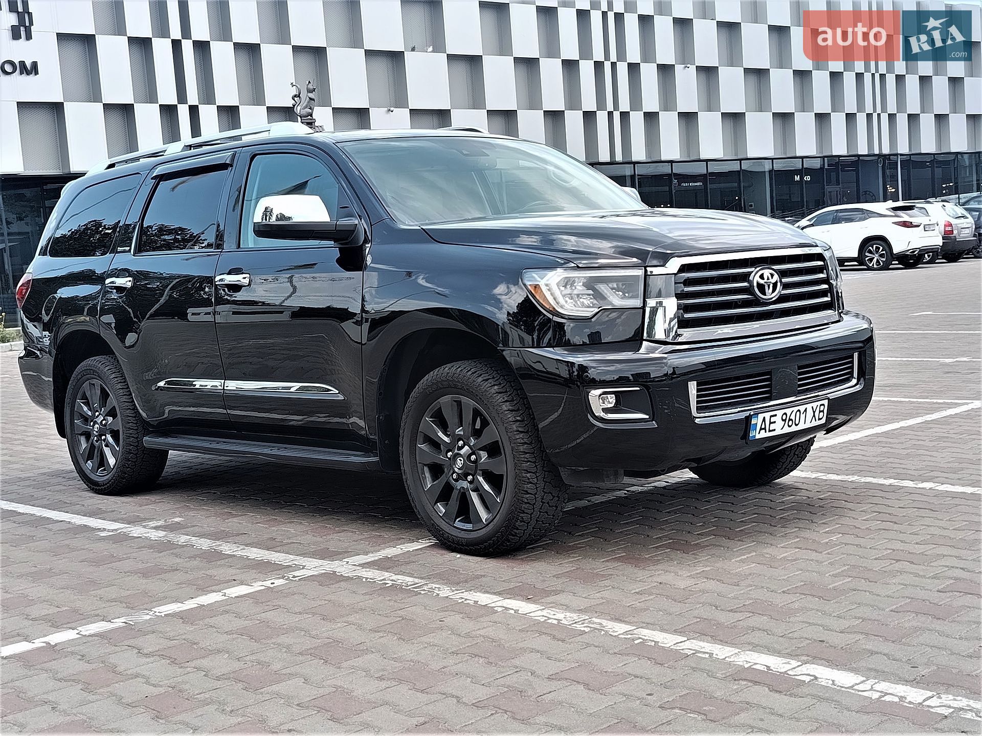Toyota Sequoia 2018 VIN 5TDJY5G13KS167560 фото оголошення 18 з 57
