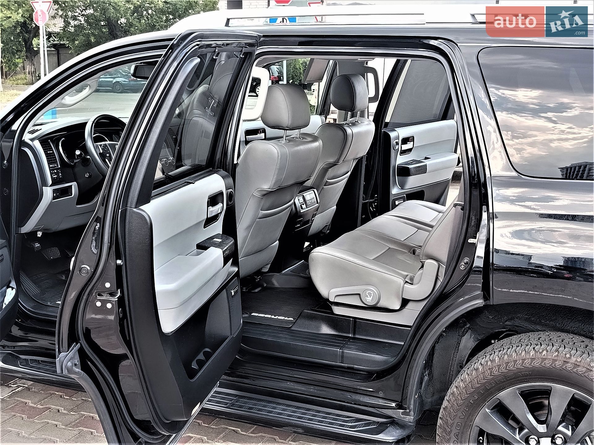 Toyota Sequoia 2018 VIN 5TDJY5G13KS167560 фото оголошення 23 з 57