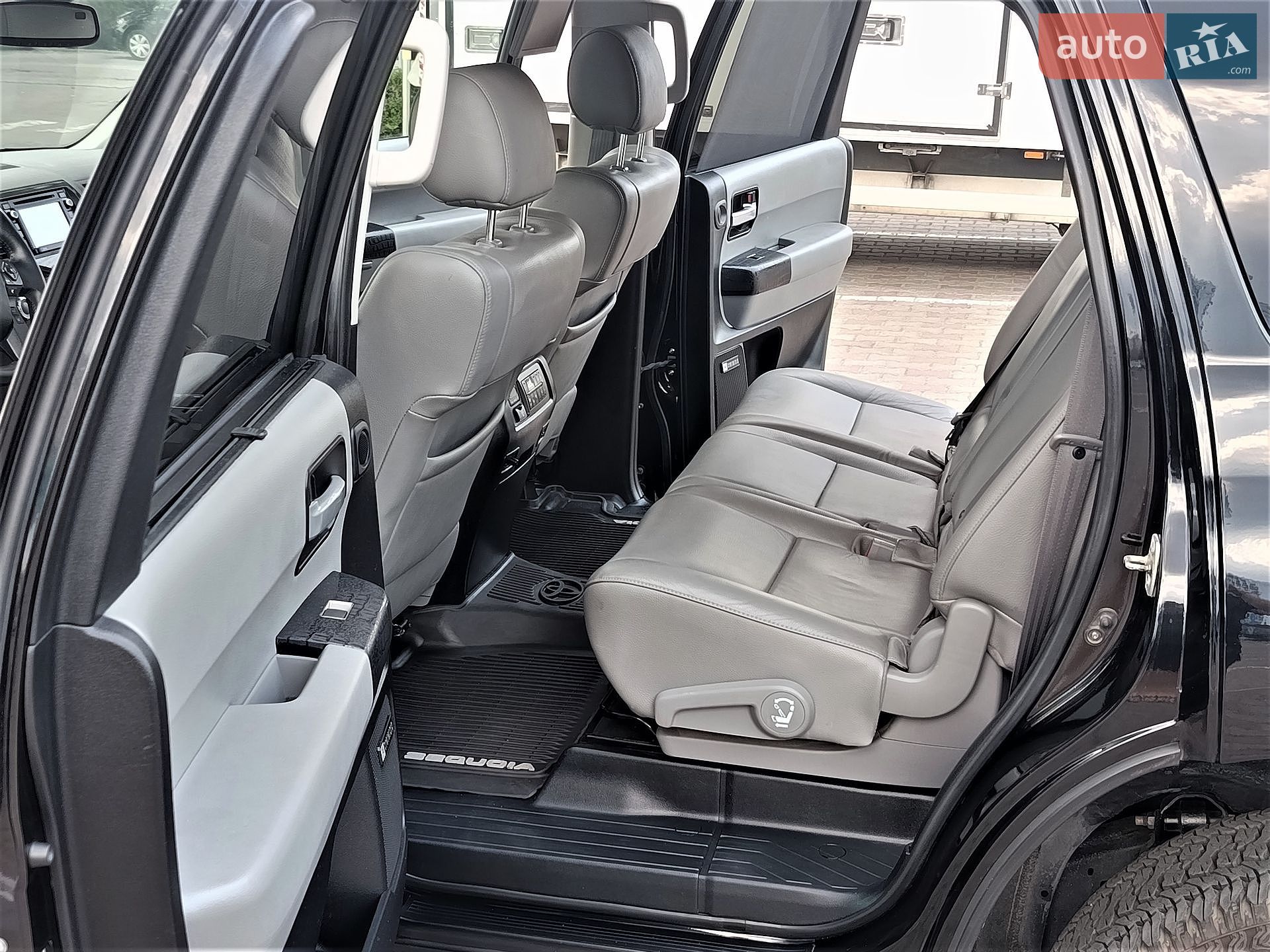 Toyota Sequoia 2018 VIN 5TDJY5G13KS167560 фото оголошення 24 з 57