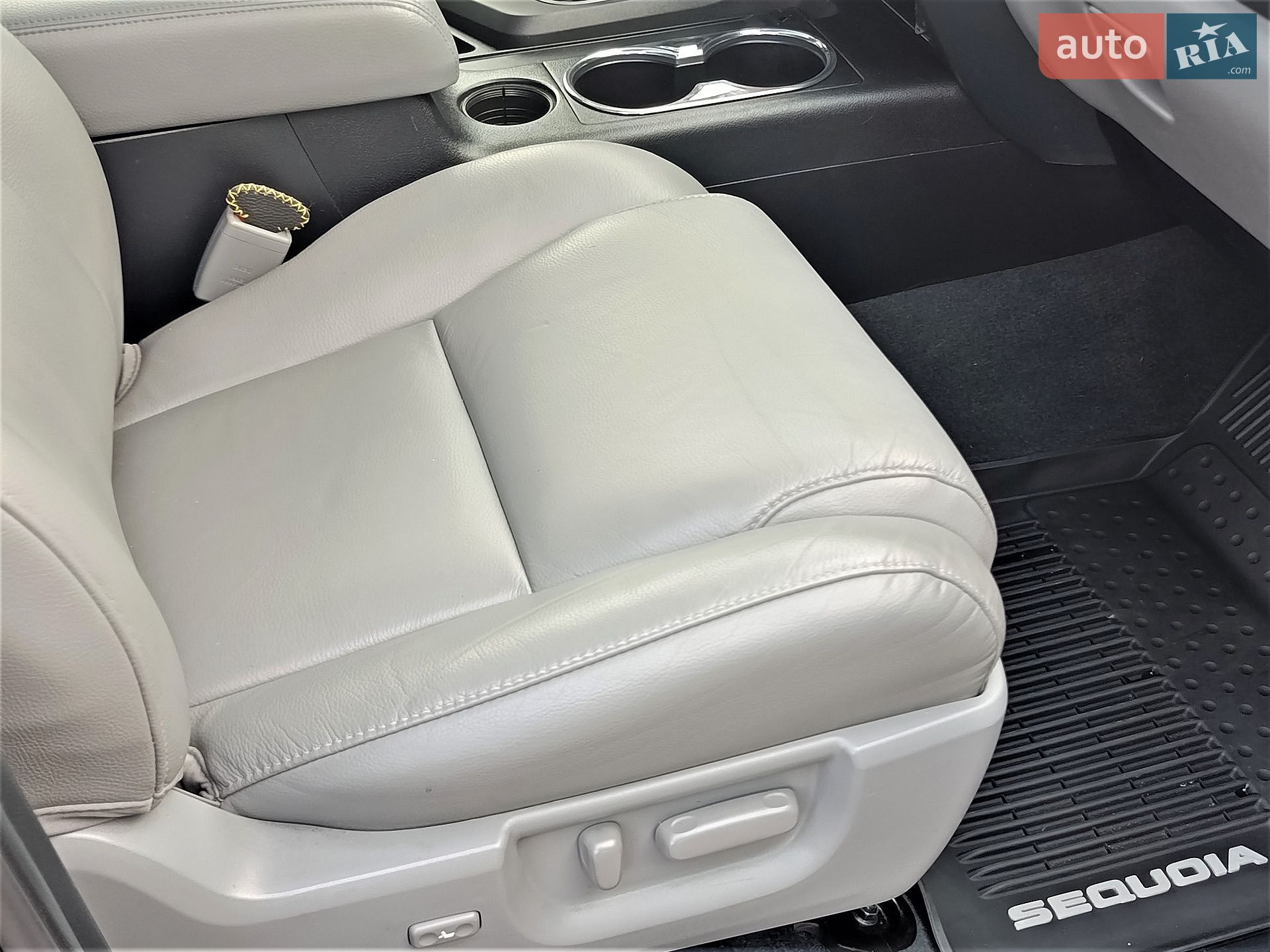 Toyota Sequoia 2018 VIN 5TDJY5G13KS167560 фото оголошення 26 з 57