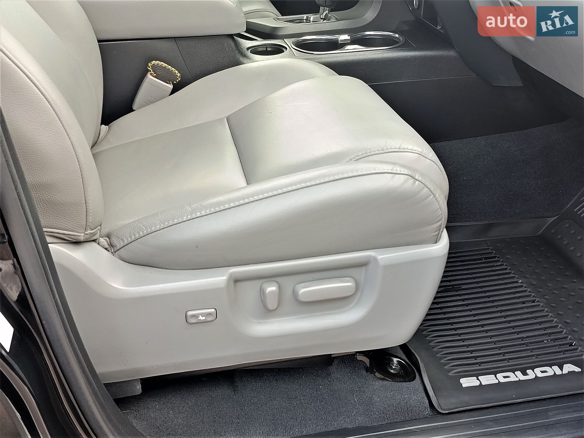 Toyota Sequoia 2018 VIN 5TDJY5G13KS167560 фото оголошення 27 з 57