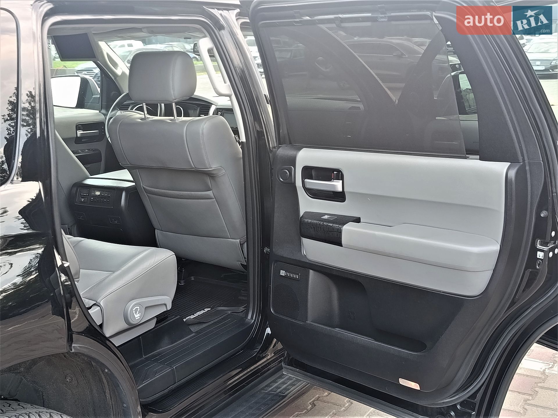 Toyota Sequoia 2018 VIN 5TDJY5G13KS167560 фото оголошення 29 з 57