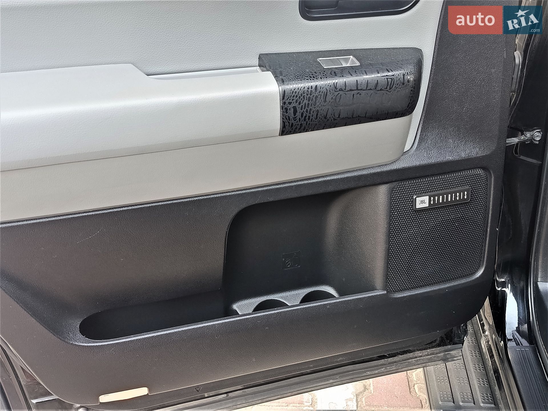 Toyota Sequoia 2018 VIN 5TDJY5G13KS167560 фото оголошення 30 з 57