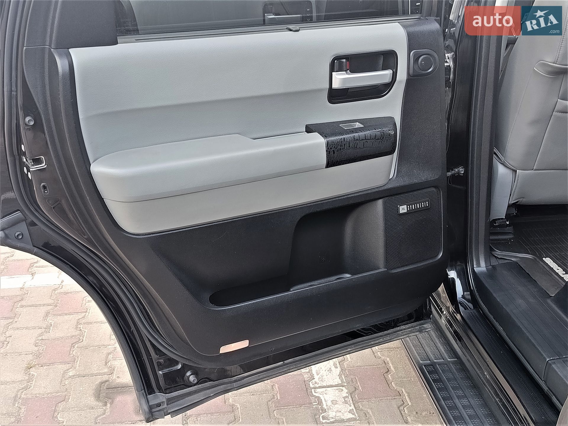 Toyota Sequoia 2018 VIN 5TDJY5G13KS167560 фото оголошення 31 з 57